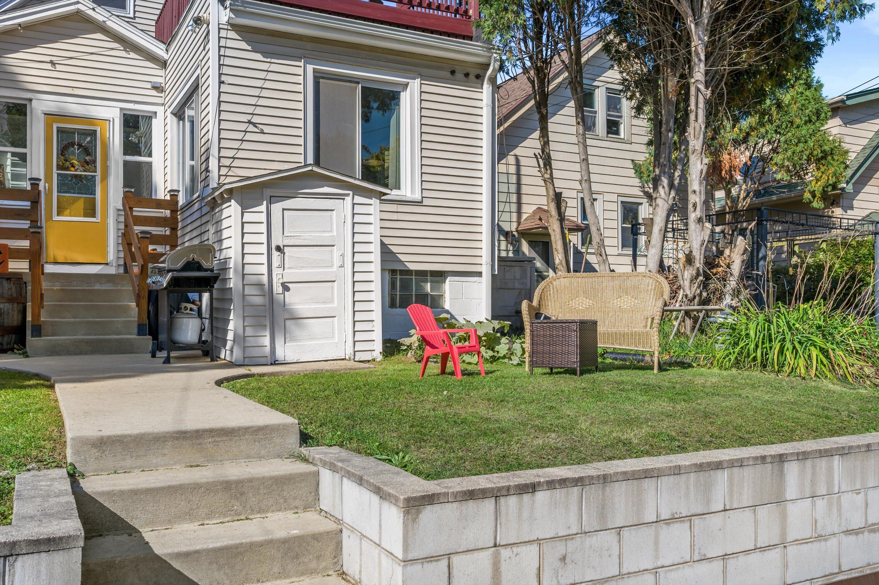 2572 S Howell Ave