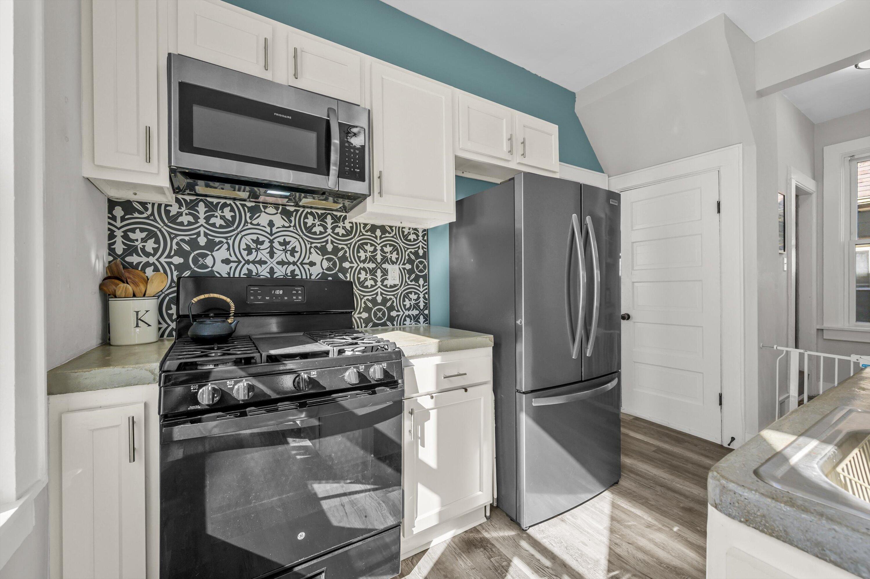 2572 S Howell Ave