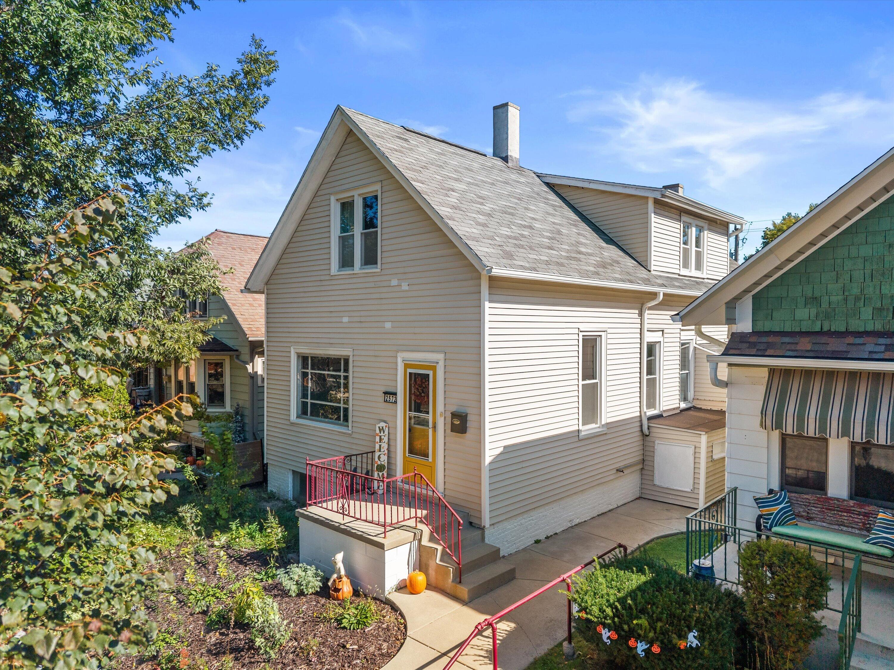 2572 S Howell Ave