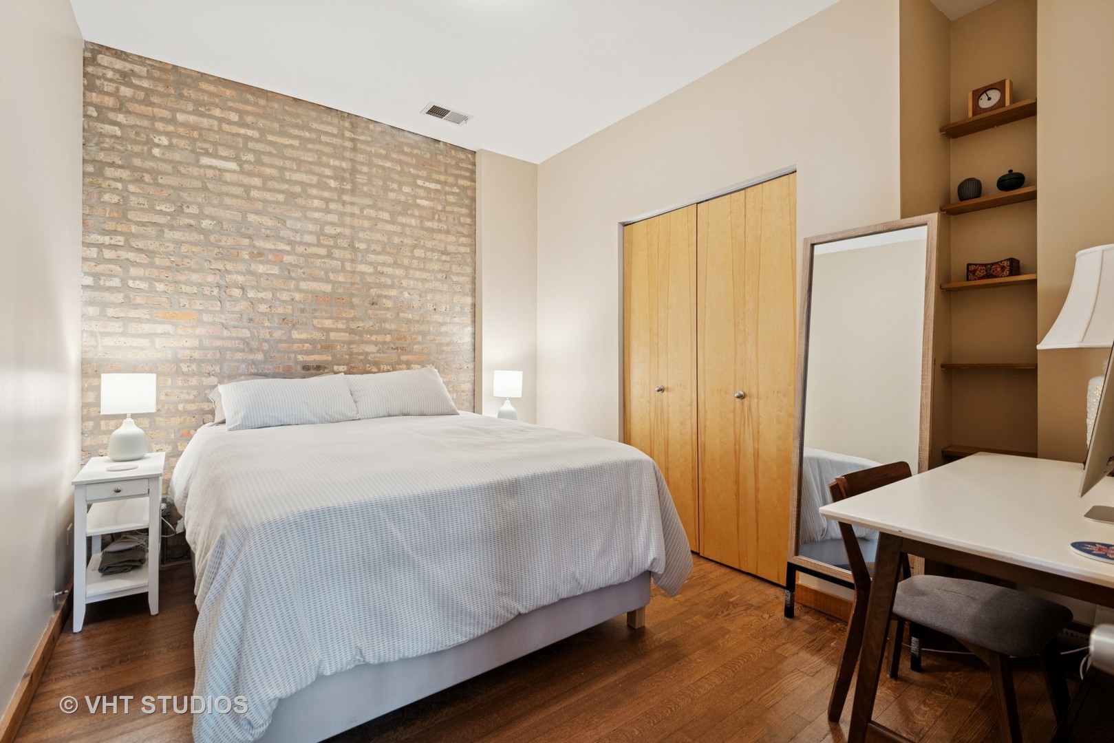 1225 W Greenleaf Avenue Unit: 2E