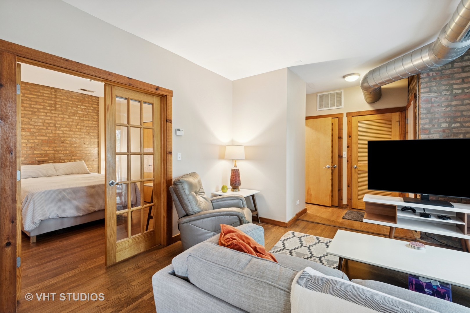 1225 W Greenleaf Avenue Unit: 2E