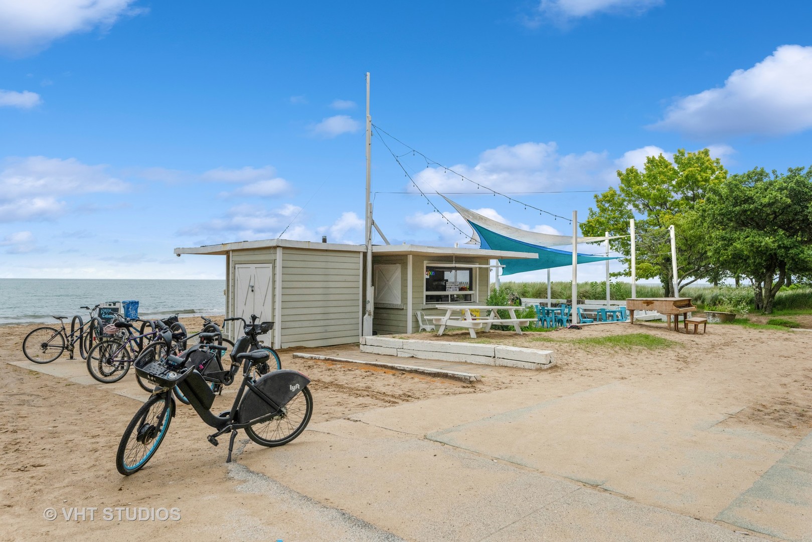 1225 W Greenleaf Avenue Unit: 2E