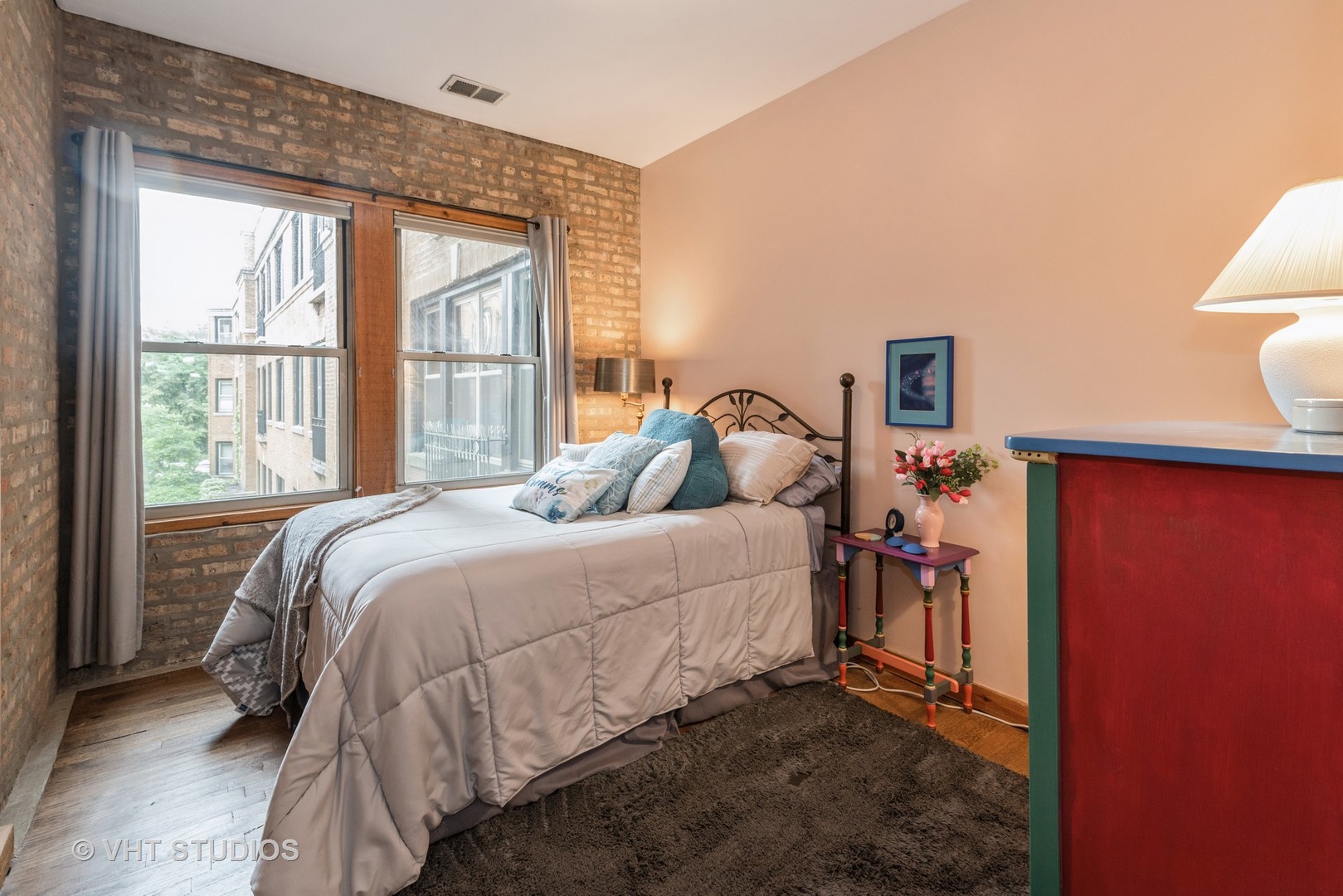 1225 W Greenleaf Avenue Unit: 2E