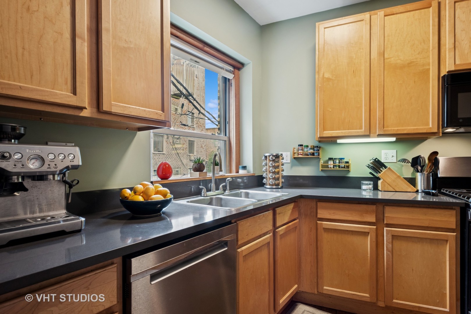 1225 W Greenleaf Avenue Unit: 2E