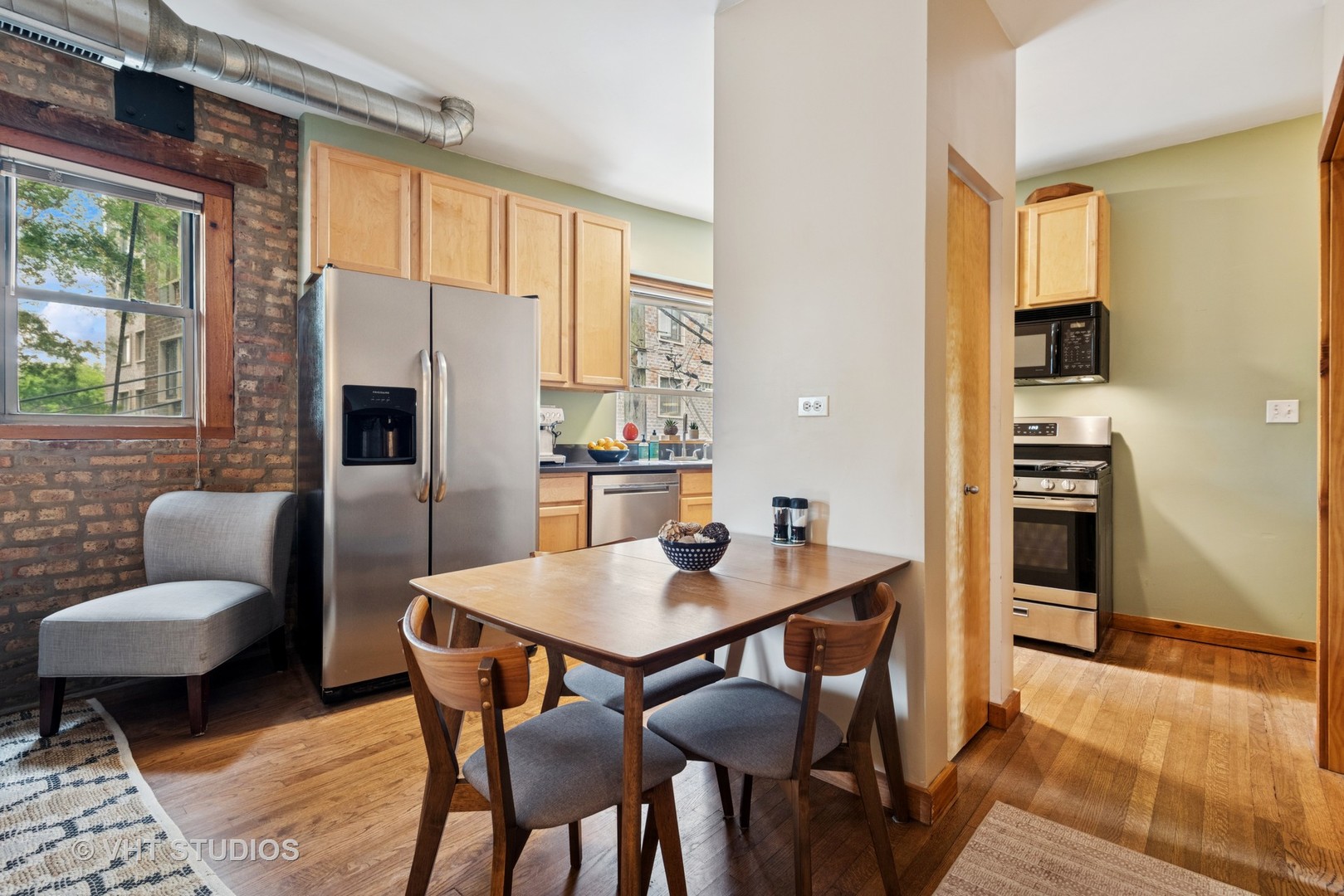 1225 W Greenleaf Avenue Unit: 2E