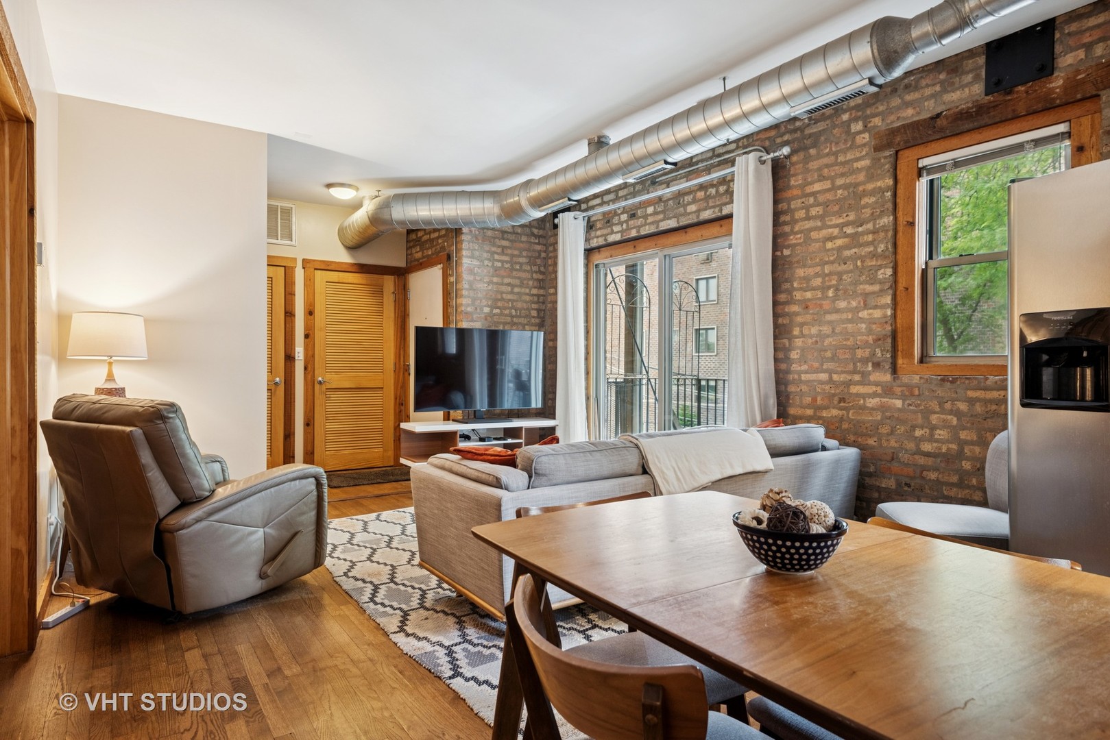 1225 W Greenleaf Avenue Unit: 2E