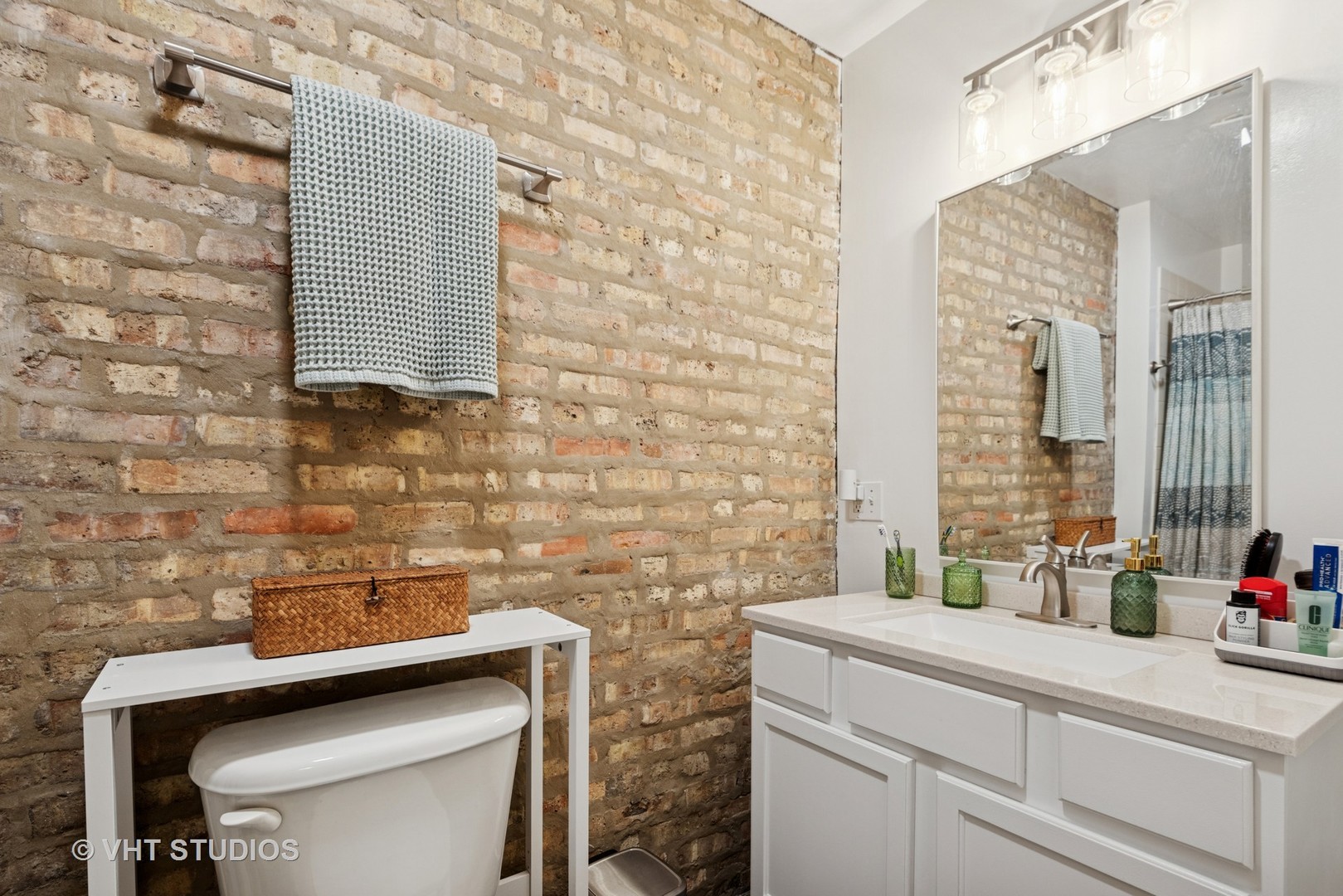 1225 W Greenleaf Avenue Unit: 2E