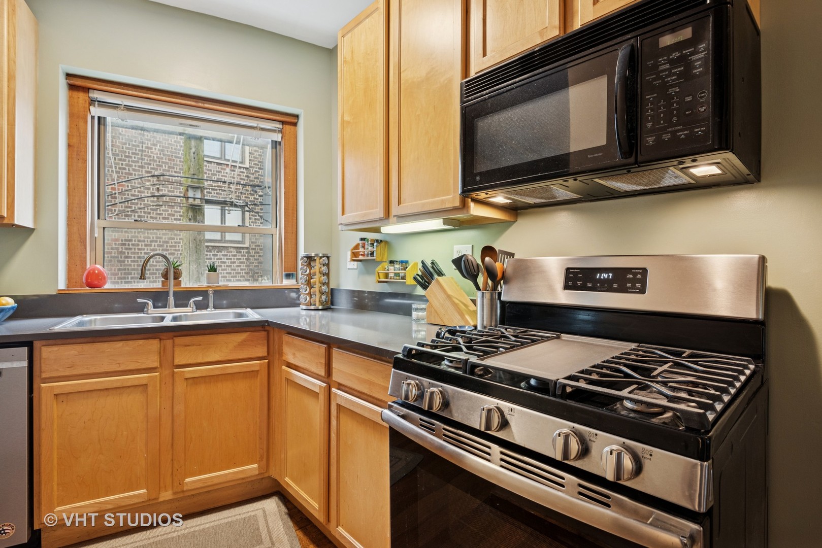 1225 W Greenleaf Avenue Unit: 2E