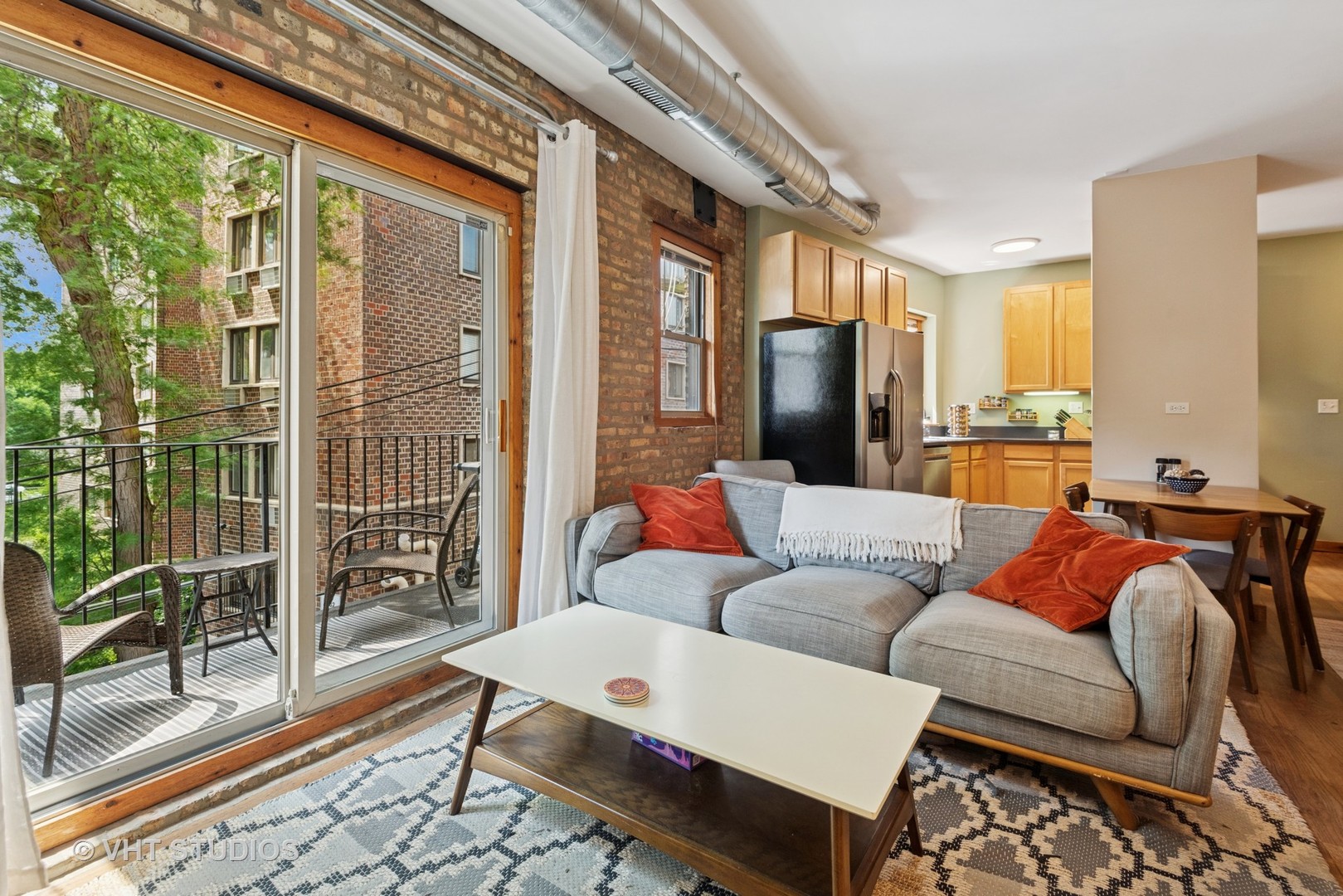 1225 W Greenleaf Avenue Unit: 2E