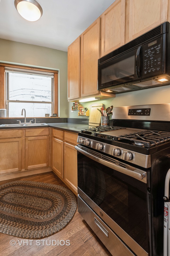 1225 W Greenleaf Avenue Unit: 2E