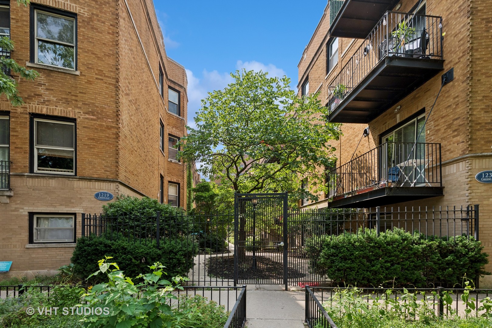 1225 W Greenleaf Avenue Unit: 2E