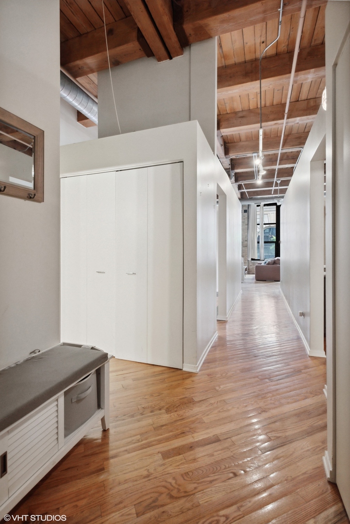 226 N CLINTON Street Unit: 221