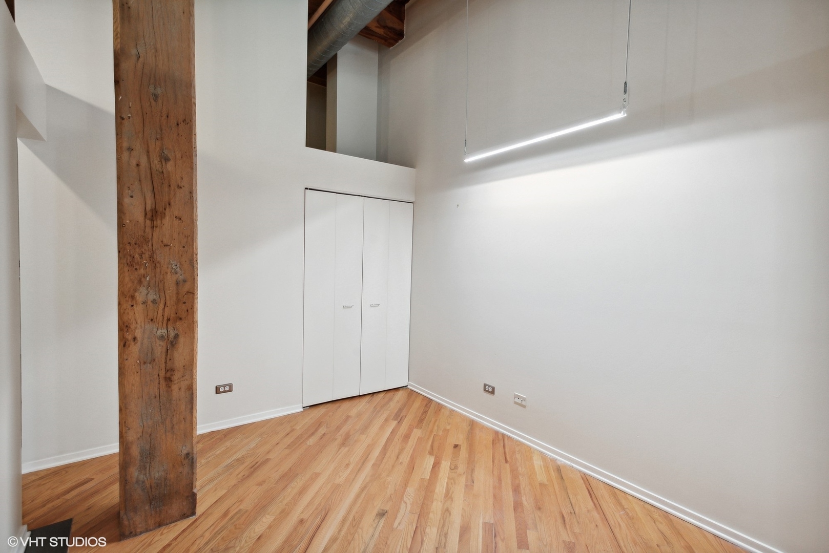 226 N CLINTON Street Unit: 221
