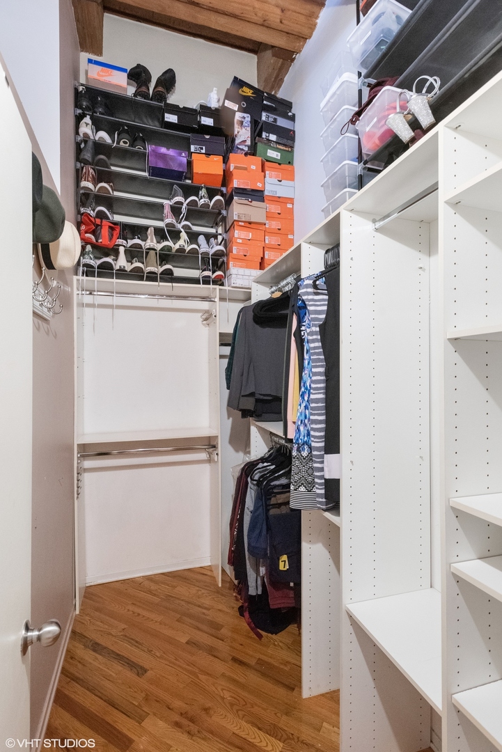 226 N CLINTON Street Unit: 221