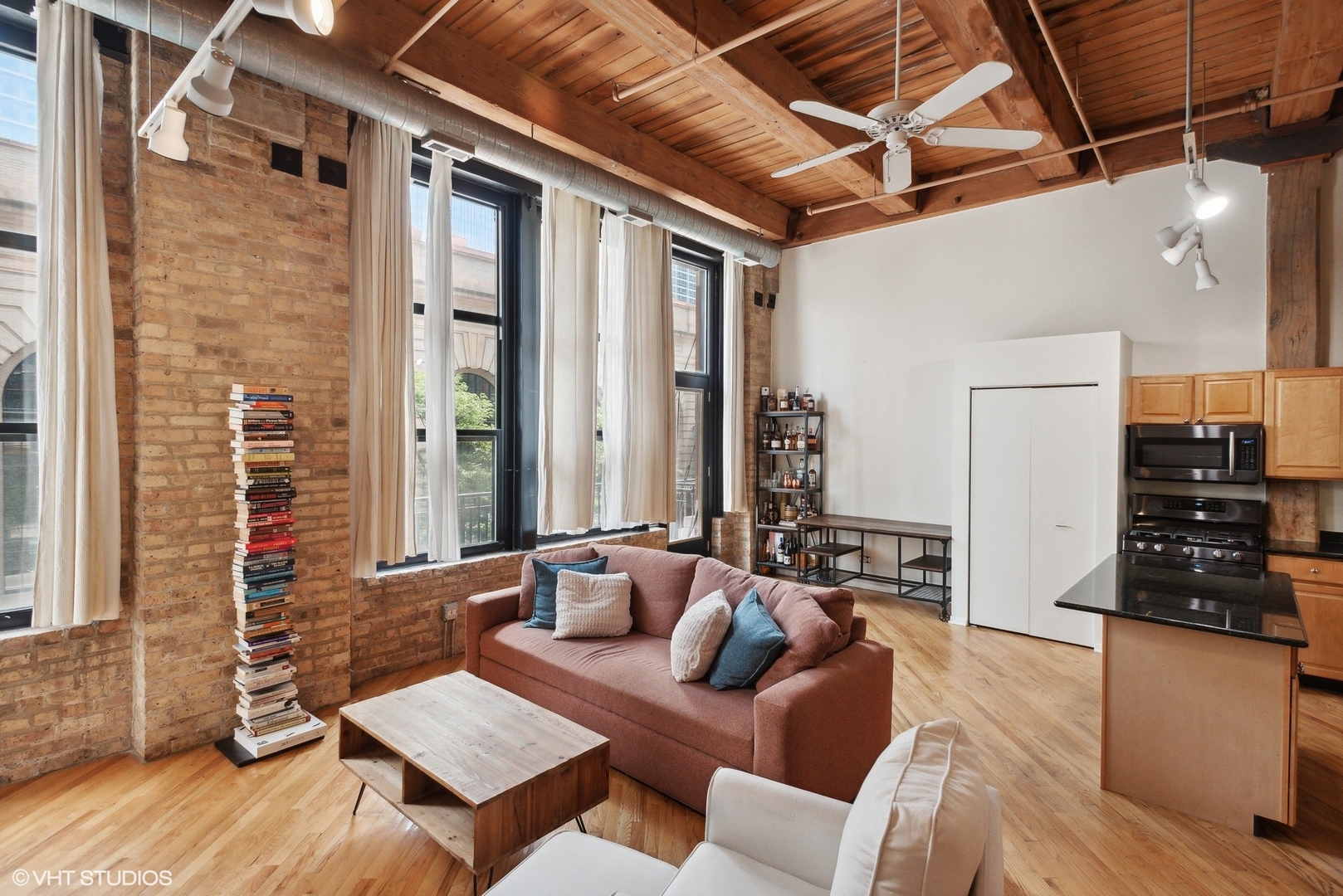 226 N CLINTON Street Unit: 221