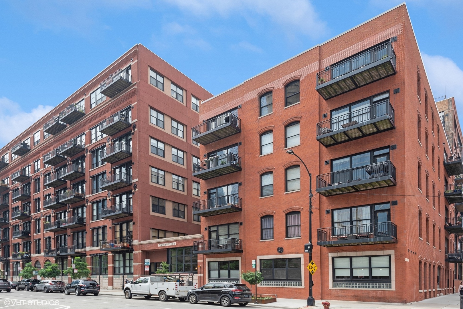 226 N CLINTON Street Unit: 221