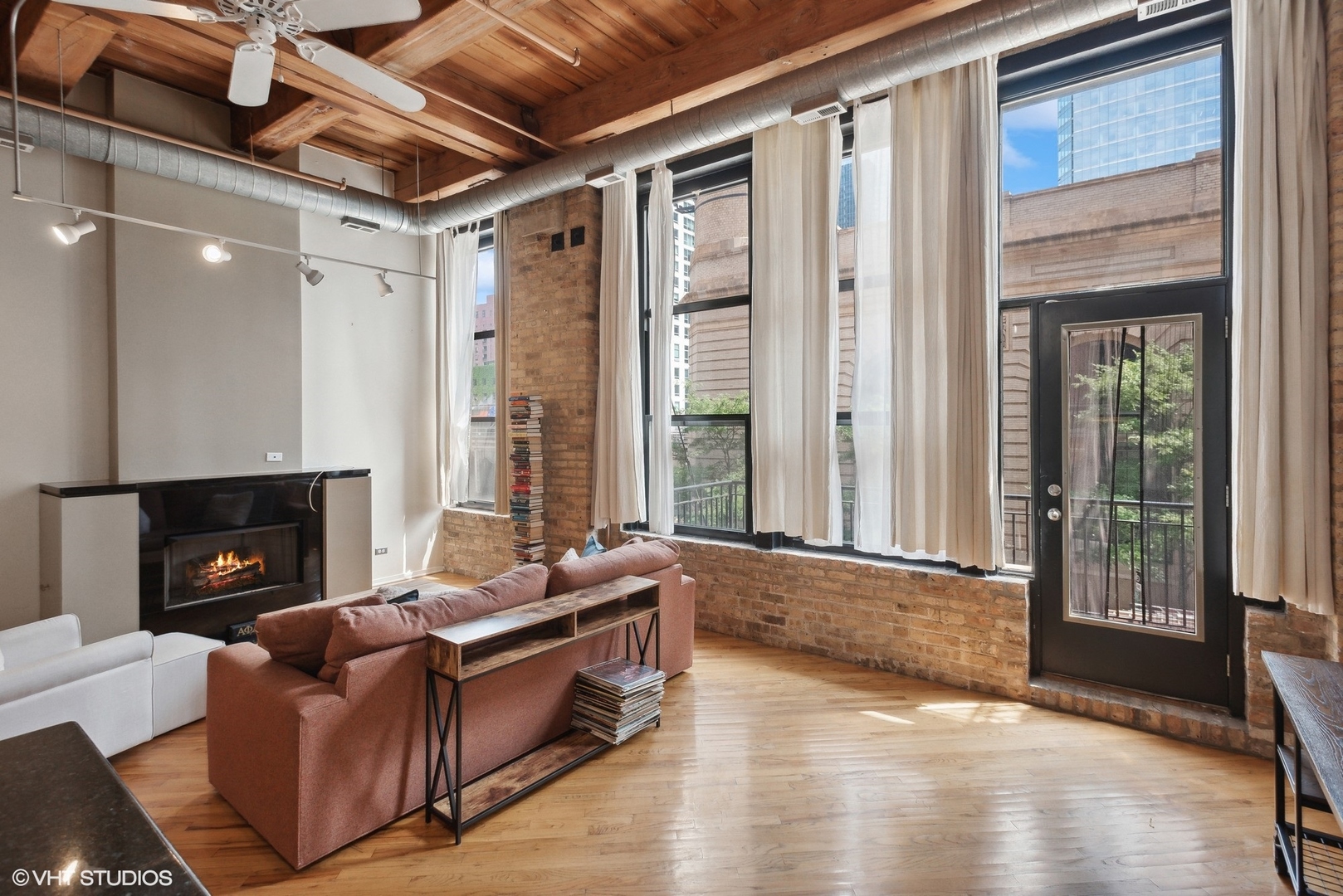 226 N CLINTON Street Unit: 221