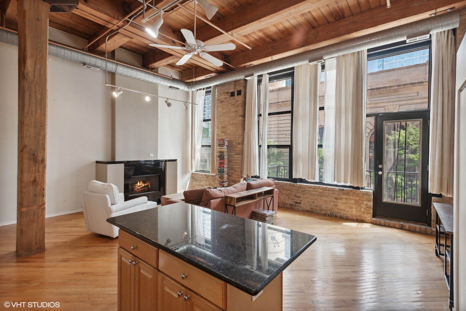 226 N CLINTON Street Unit: 221