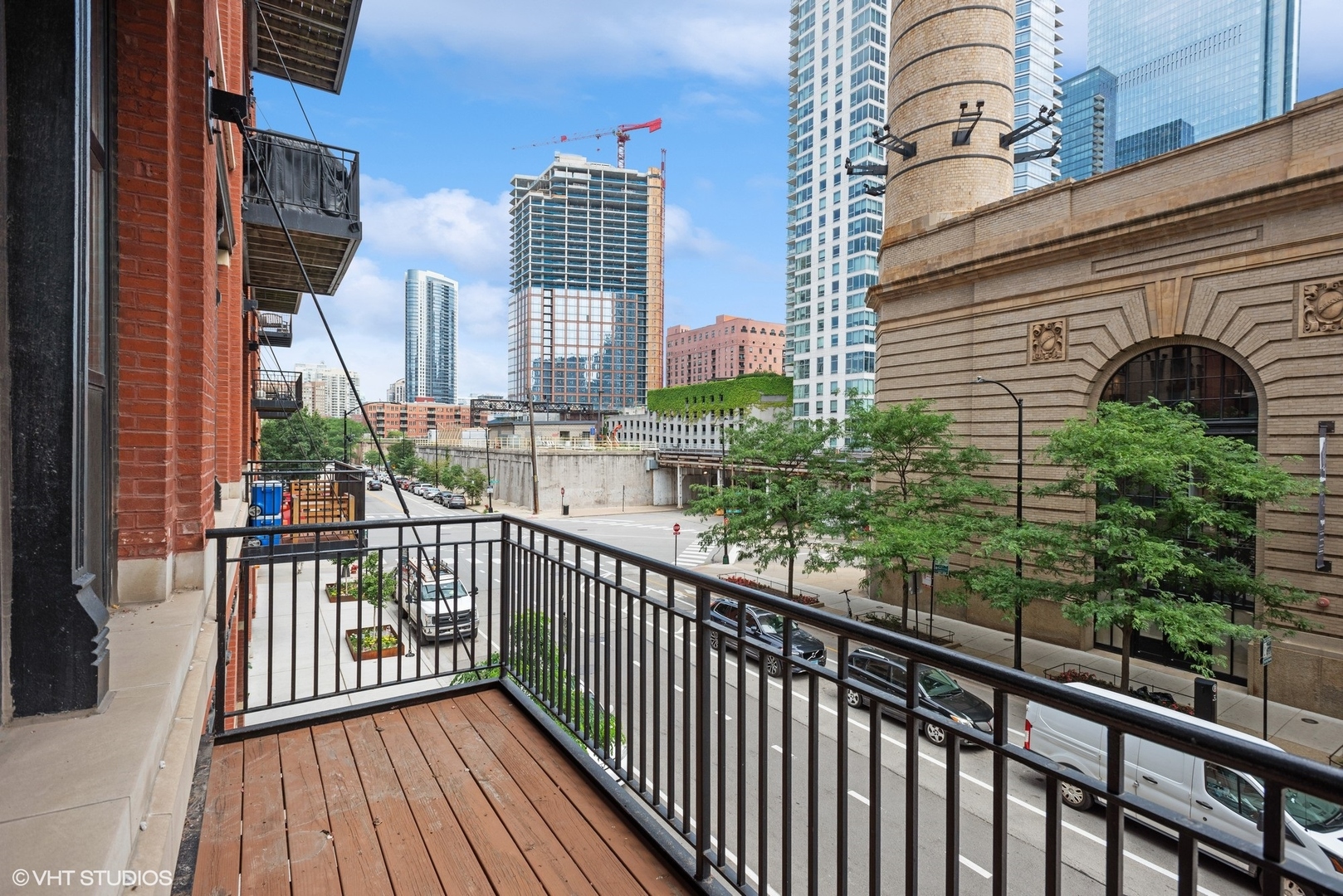 226 N CLINTON Street Unit: 221