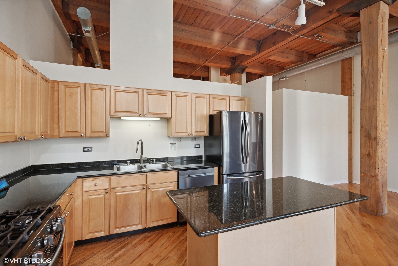 226 N CLINTON Street Unit: 221