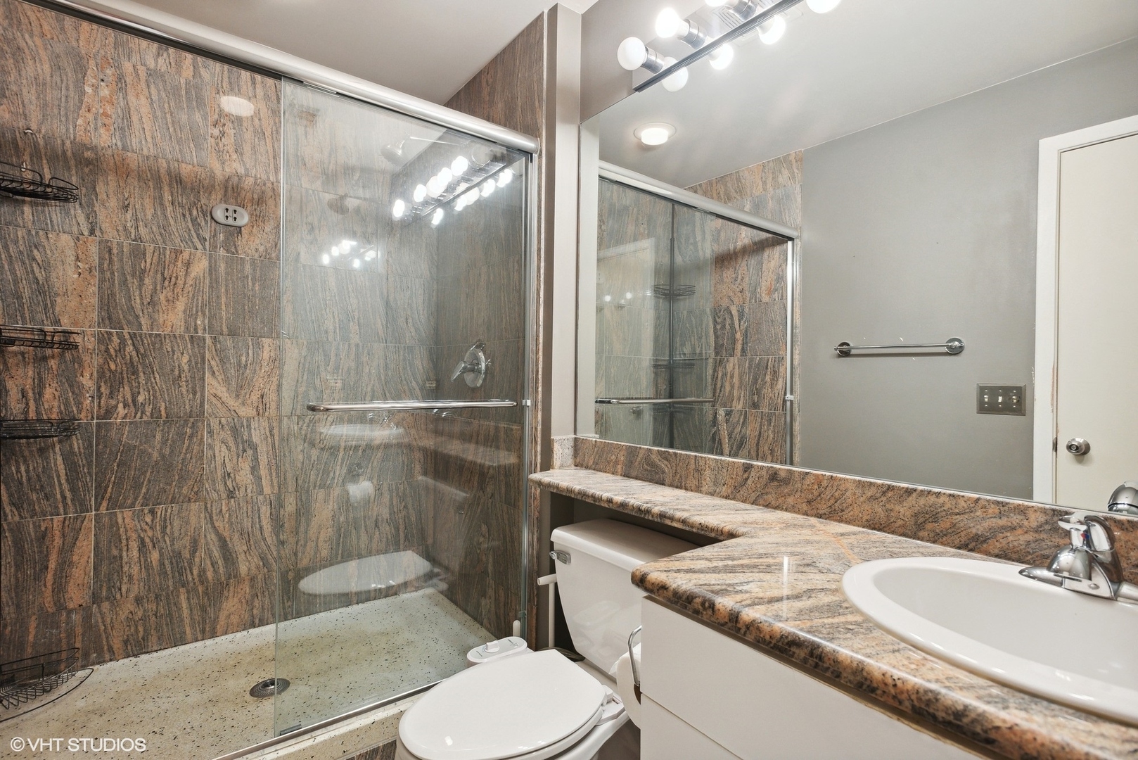226 N CLINTON Street Unit: 221