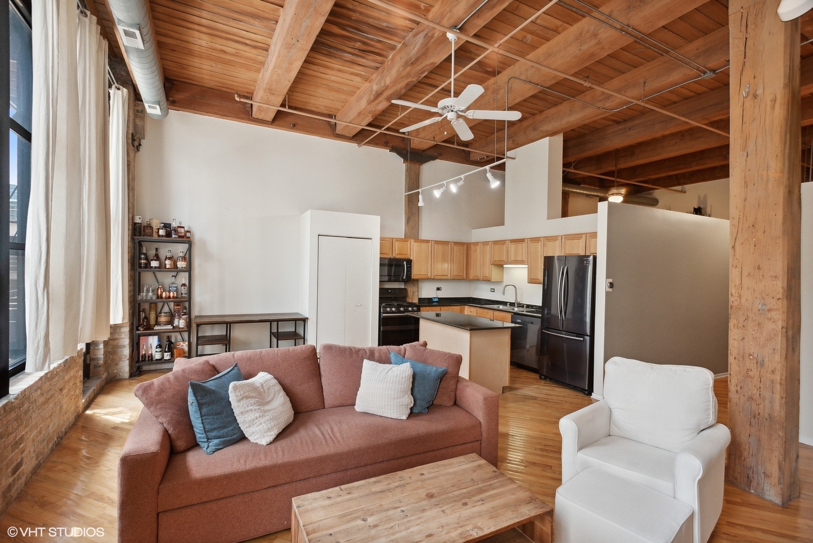 226 N CLINTON Street Unit: 221