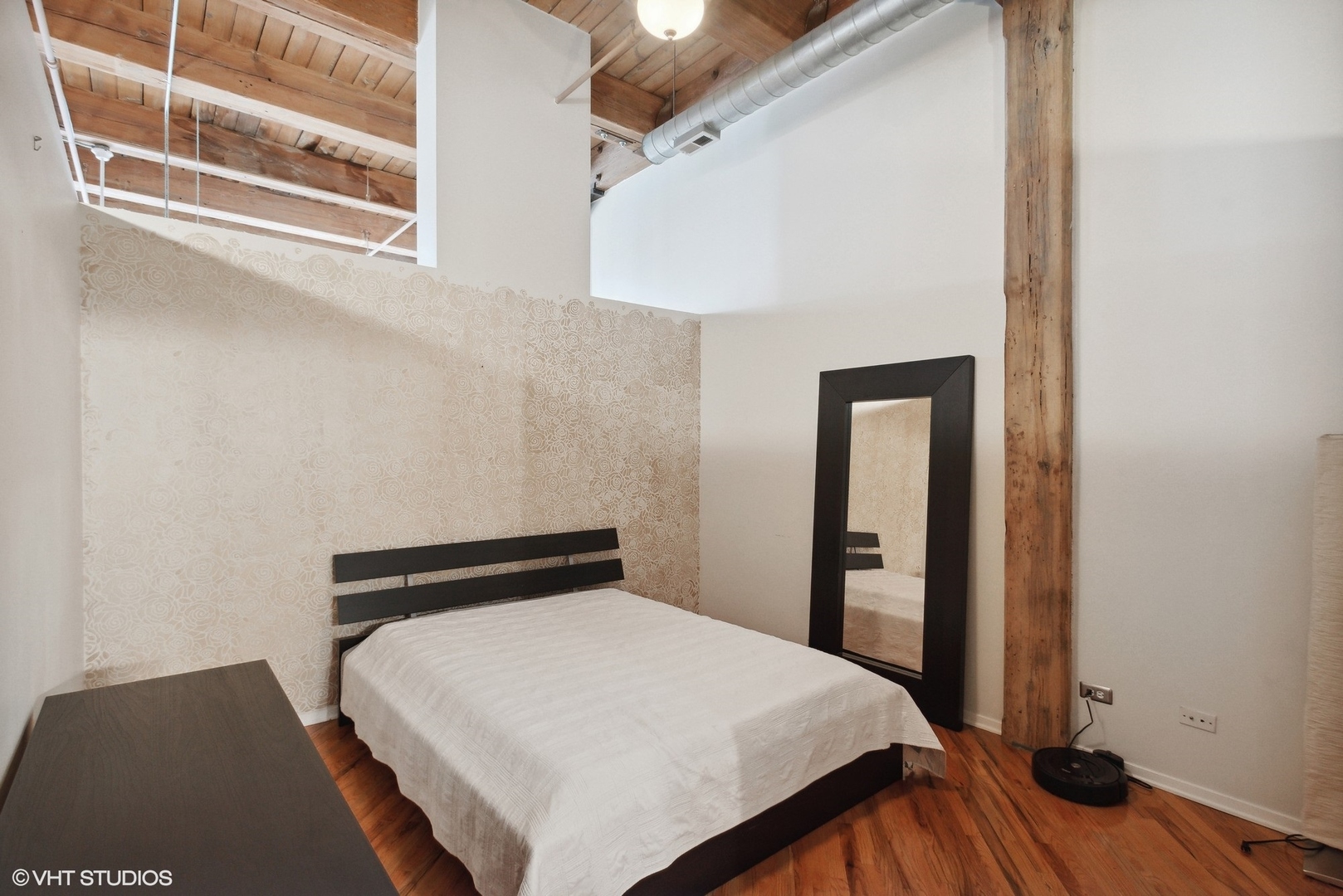 226 N CLINTON Street Unit: 221