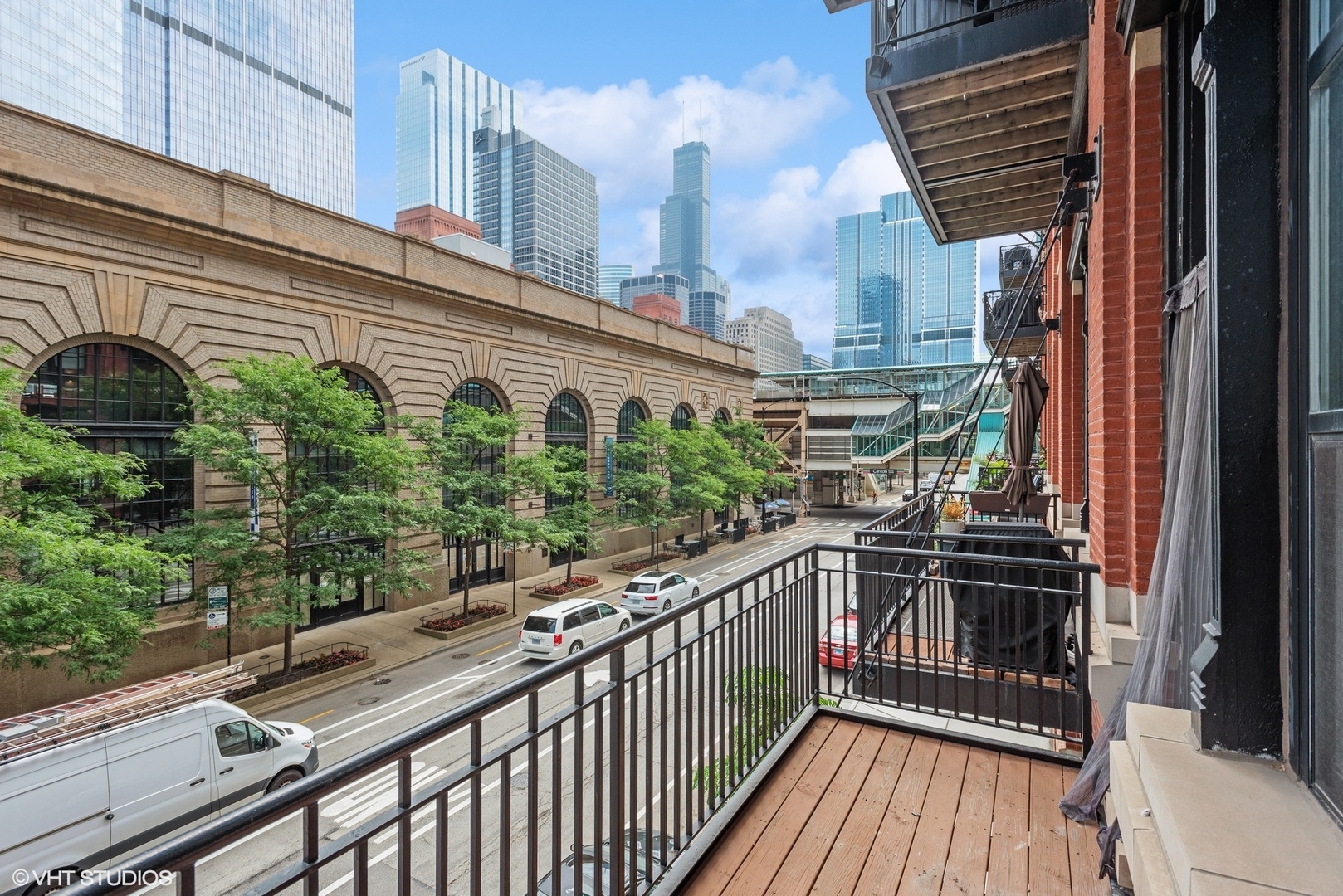 226 N CLINTON Street Unit: 221