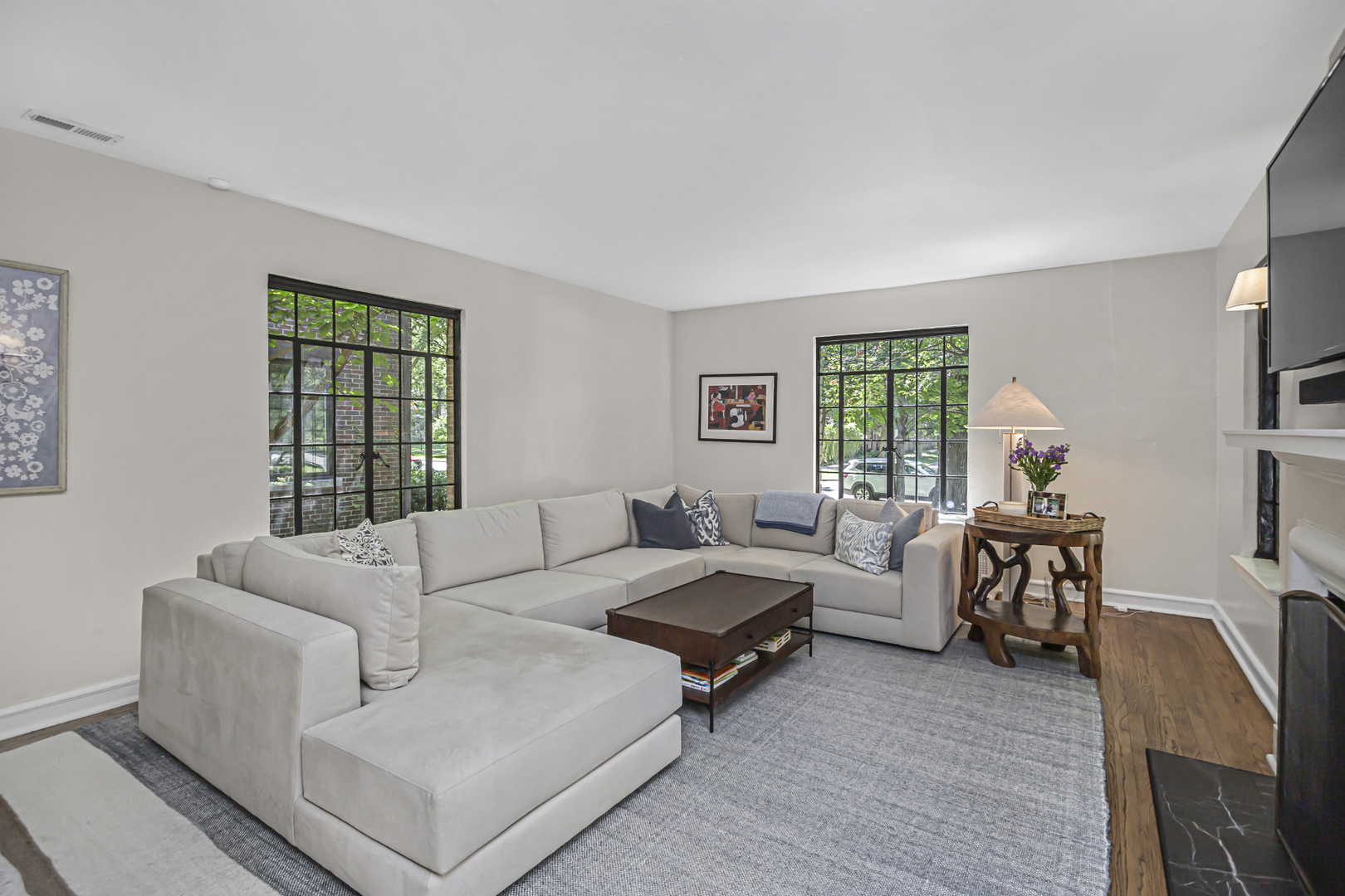 2047 Orrington Avenue