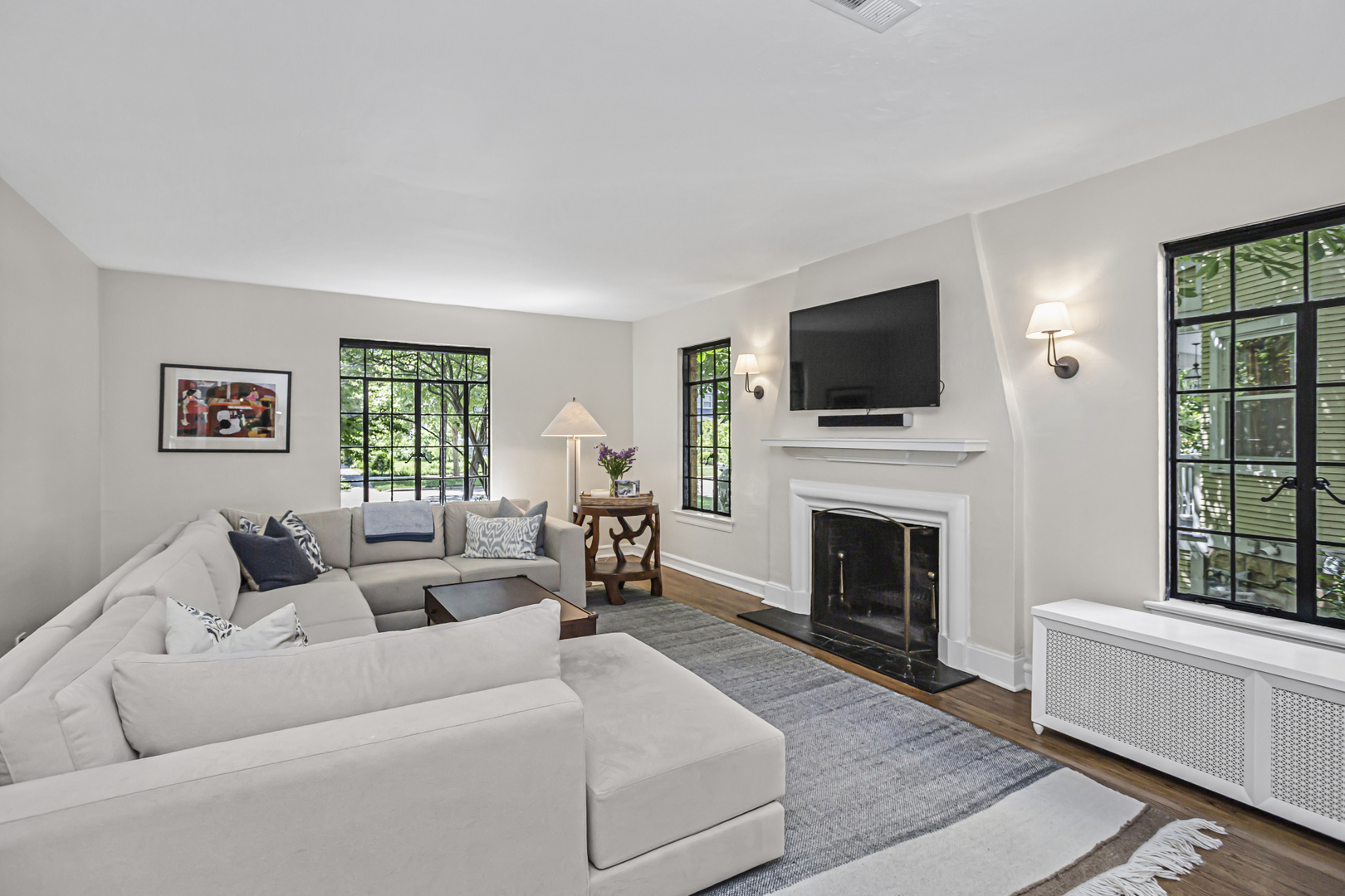 2047 Orrington Avenue