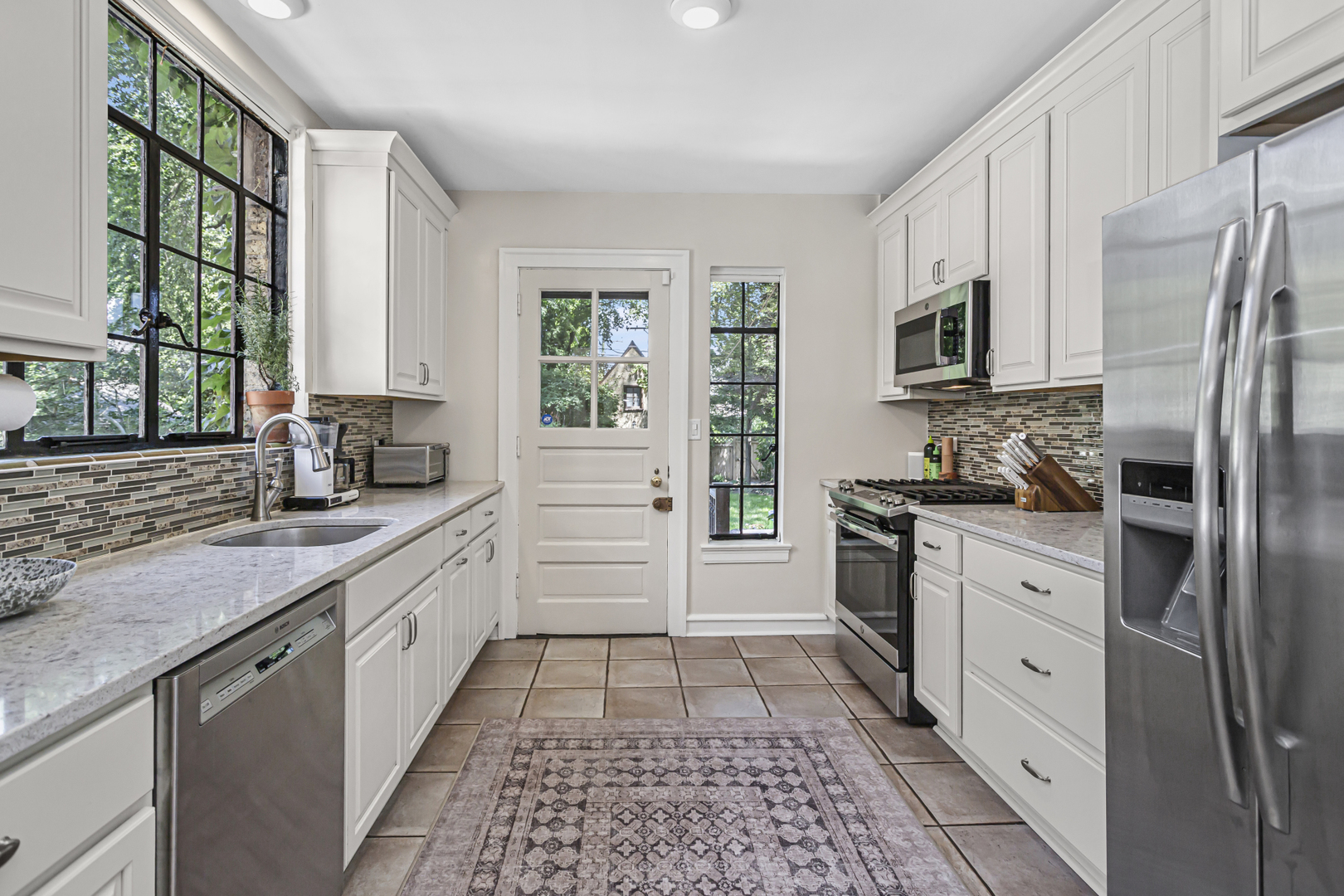 2047 Orrington Avenue