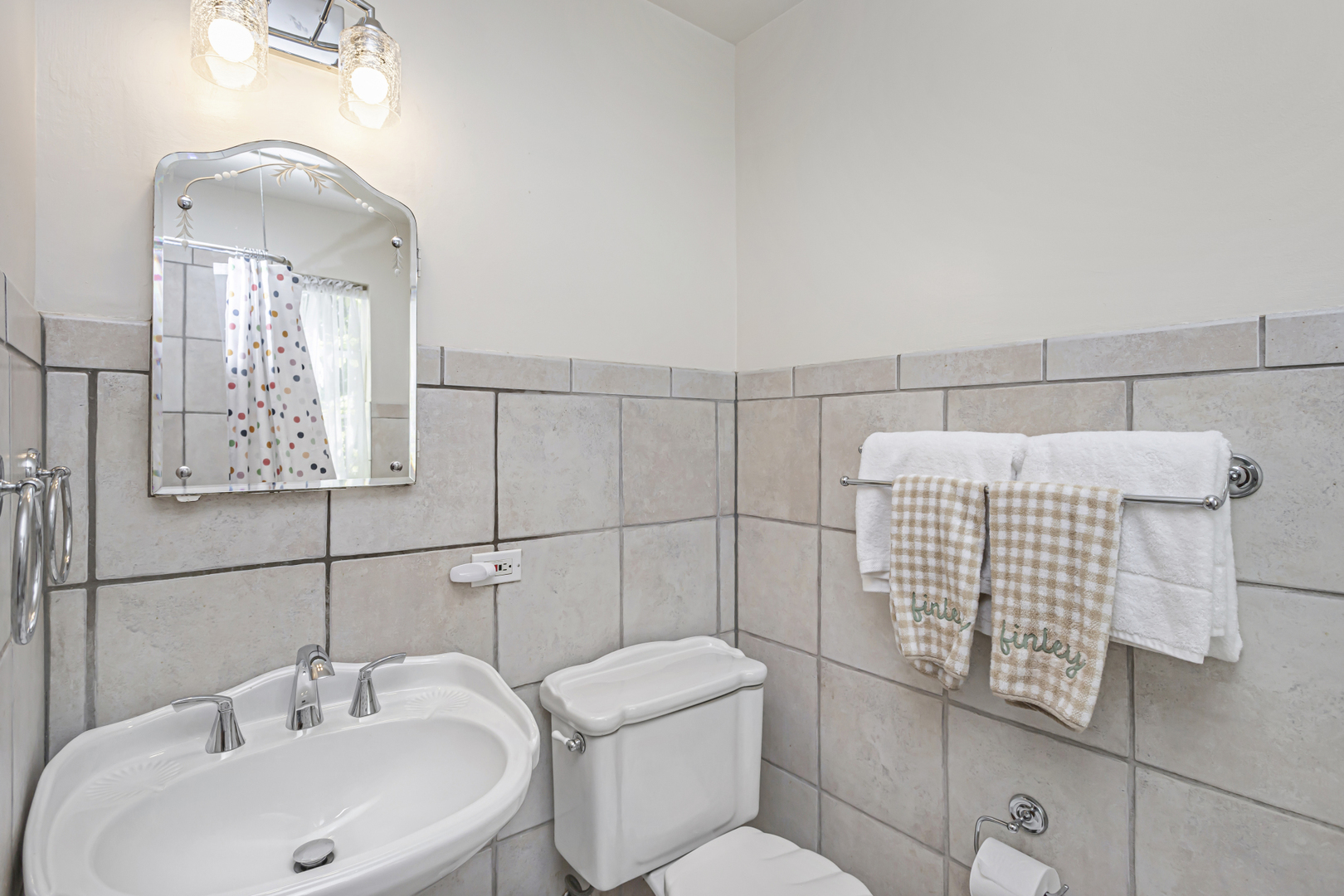 2047 Orrington Avenue