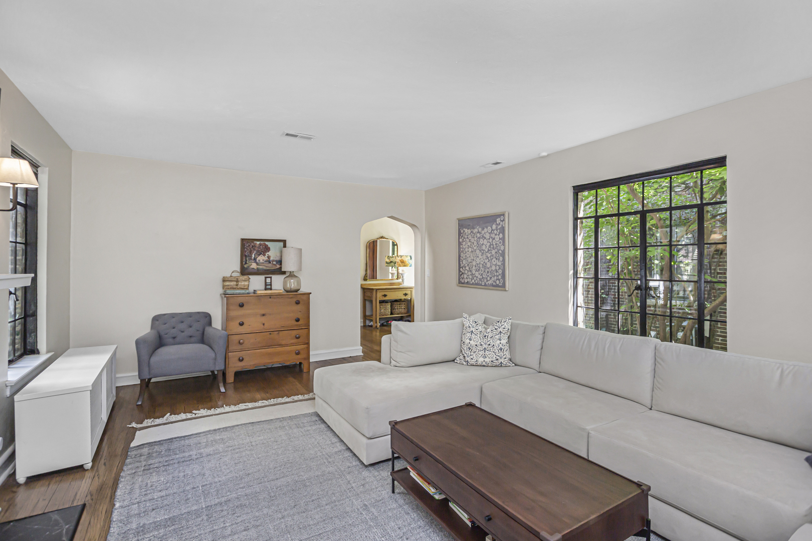 2047 Orrington Avenue