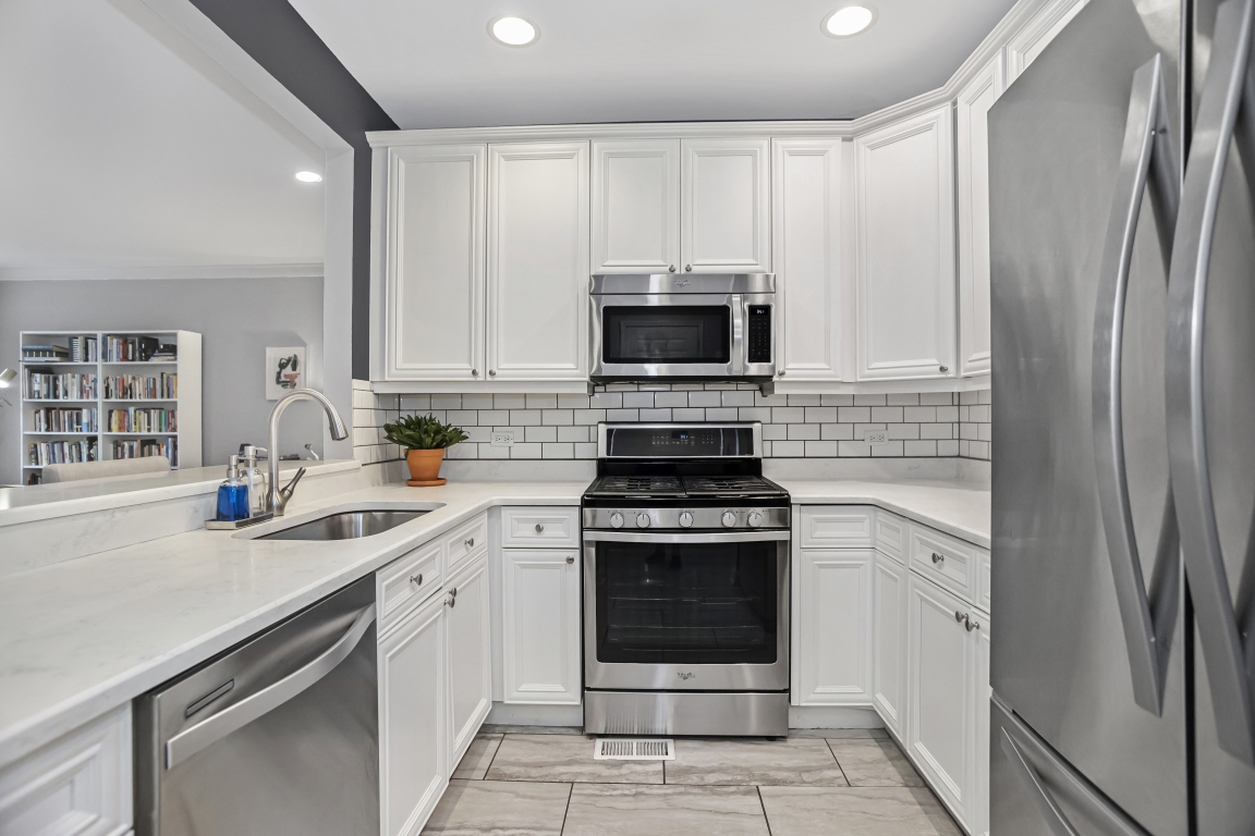 3845 N Ashland Avenue Unit: 2E