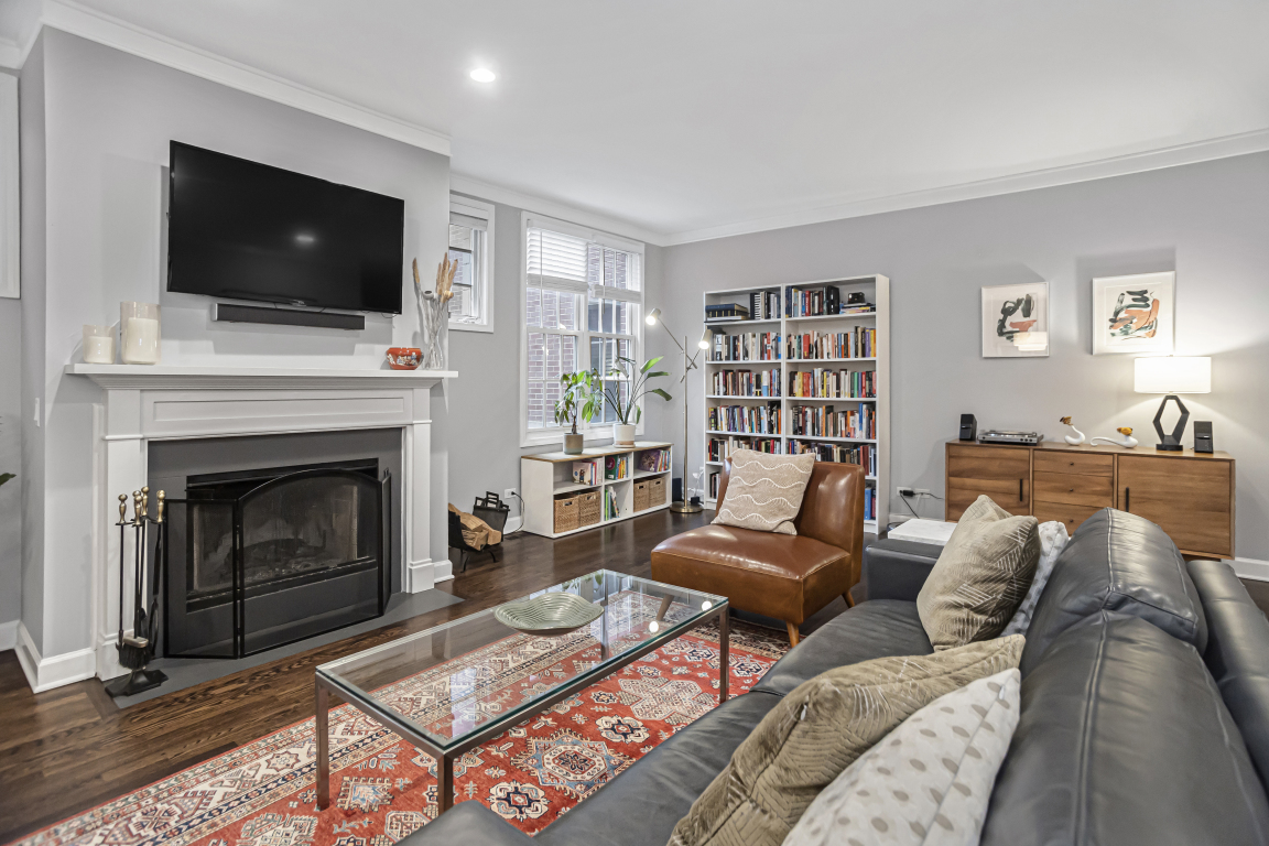 3845 N Ashland Avenue Unit: 2E