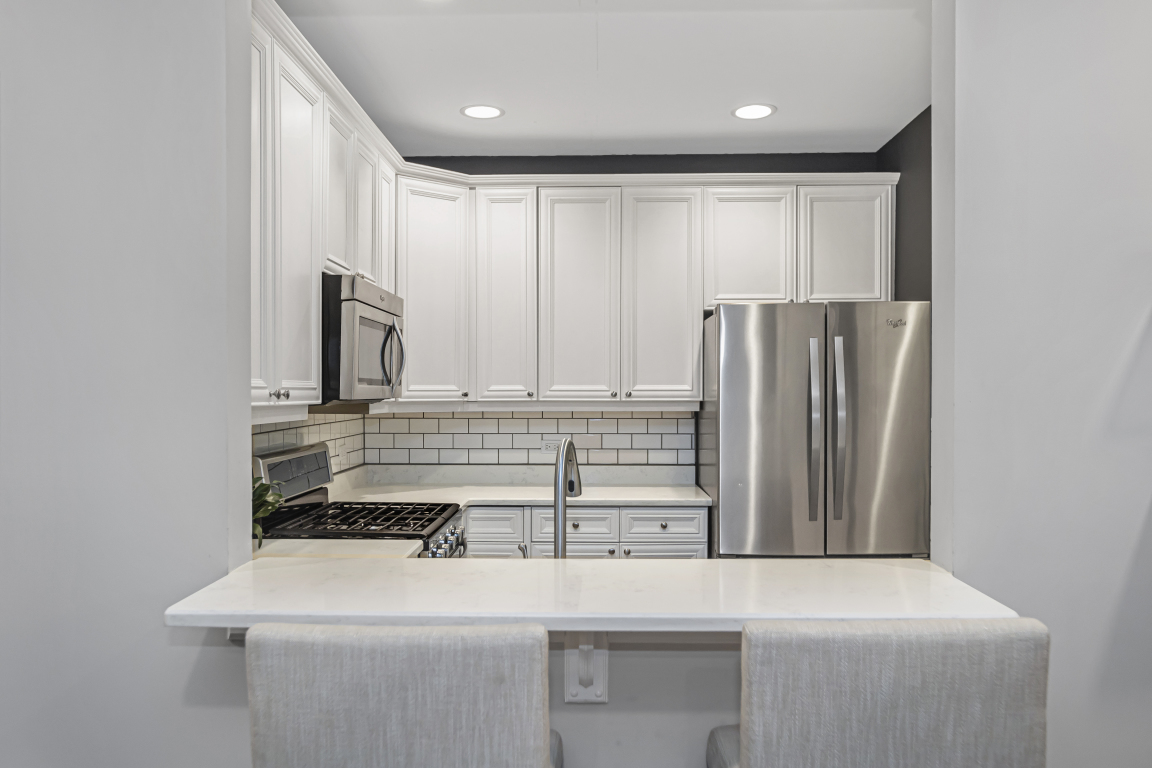 3845 N Ashland Avenue Unit: 2E