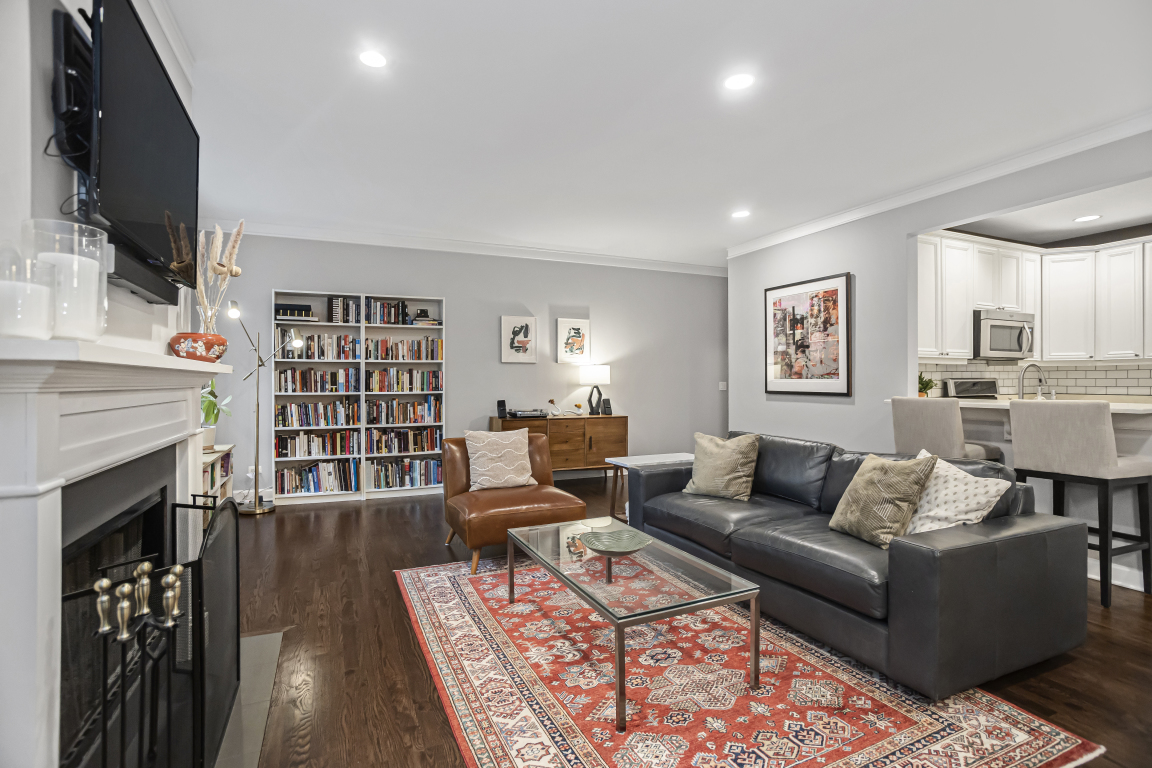 3845 N Ashland Avenue Unit: 2E