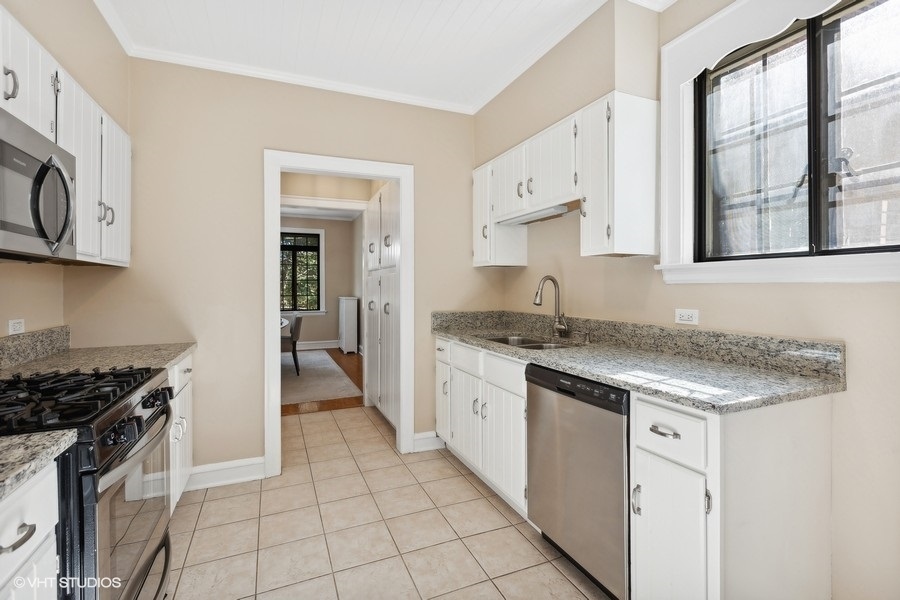 724 Noyes Street Unit: E3