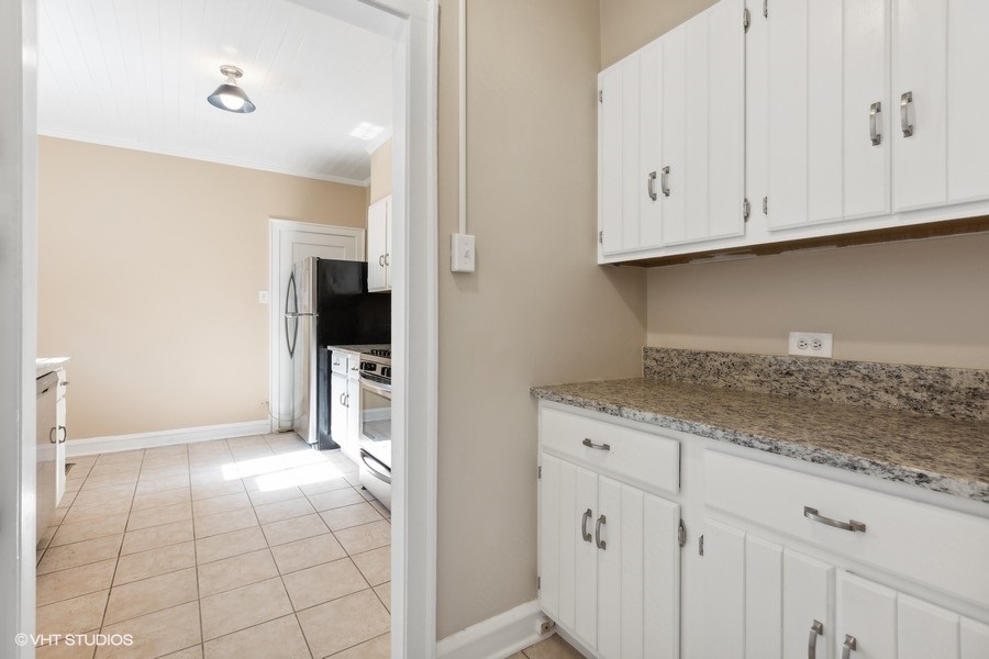 724 Noyes Street Unit: E3