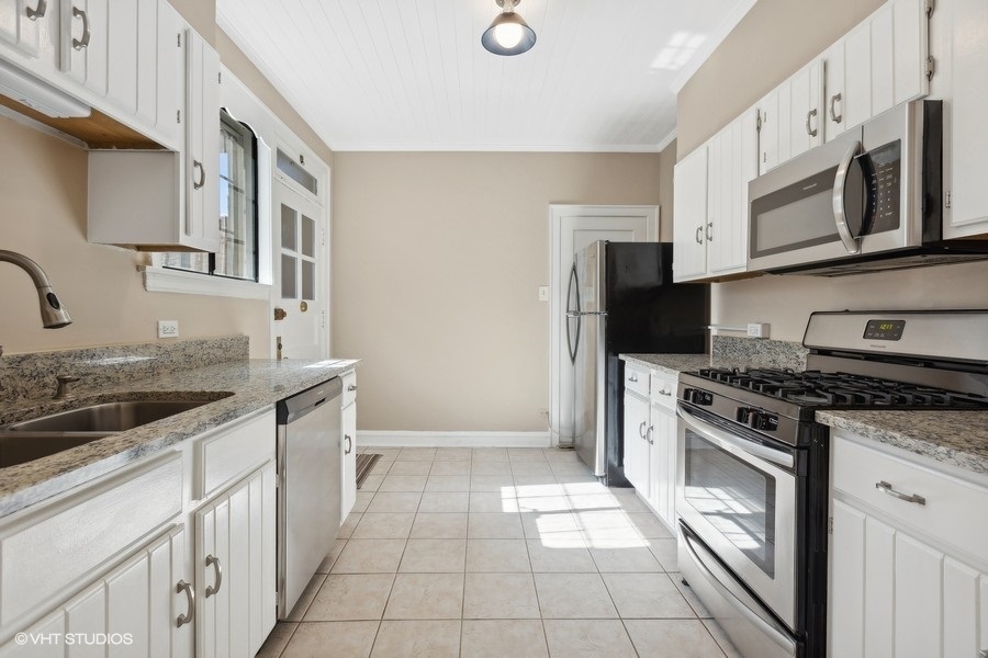 724 Noyes Street Unit: E3