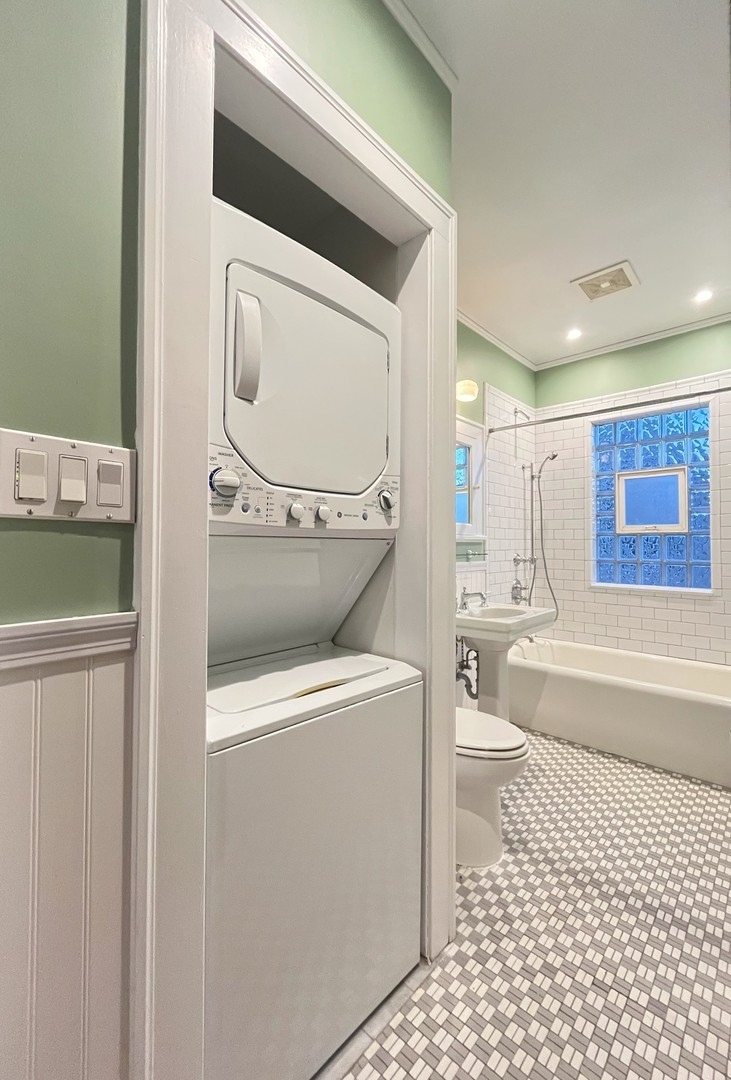 1109 Wesley Avenue Unit: 2