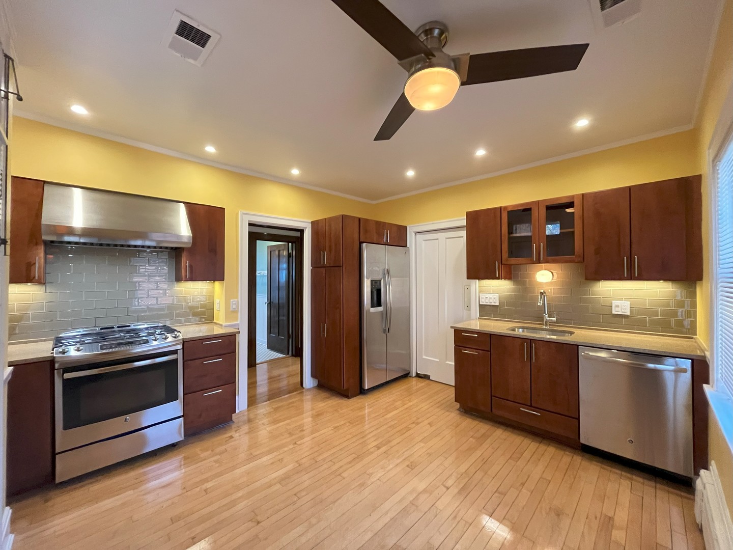 1109 Wesley Avenue Unit: 2