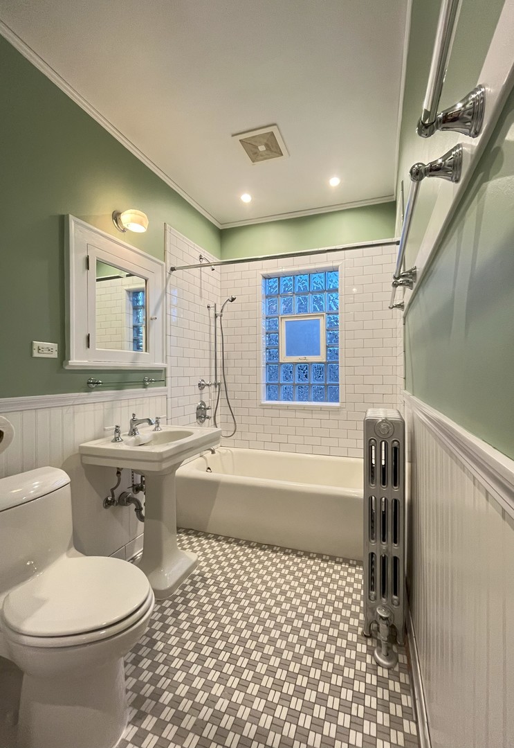 1109 Wesley Avenue Unit: 2