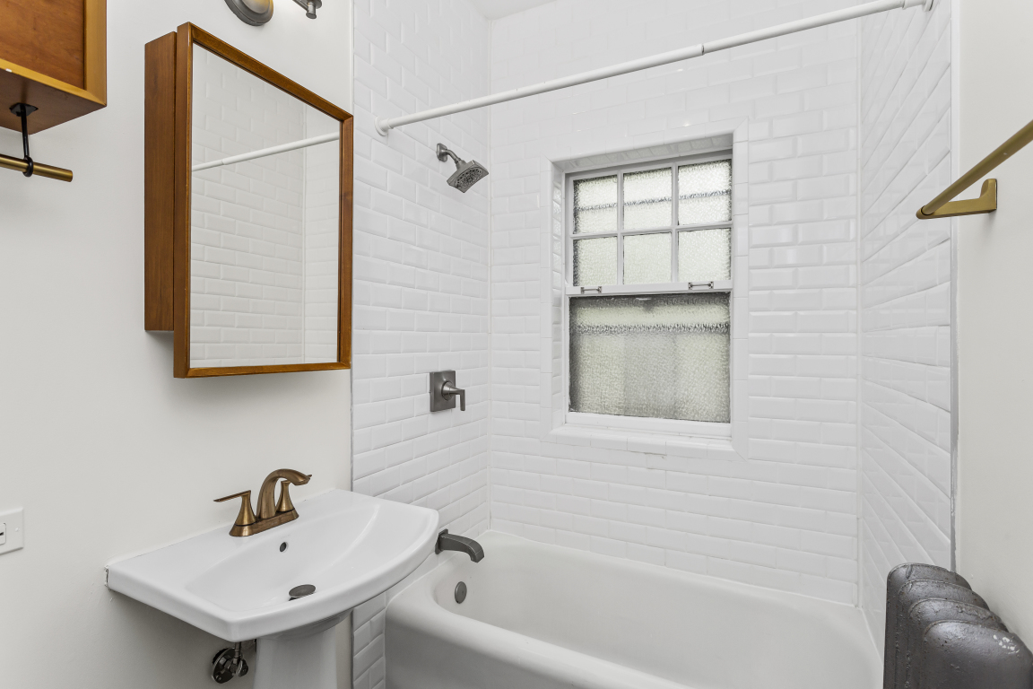 834 Hinman Avenue Unit: 2