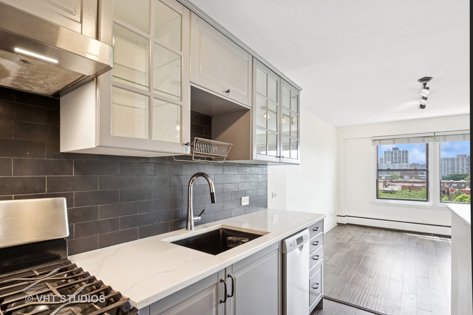 4880 N Marine Drive Unit: 810