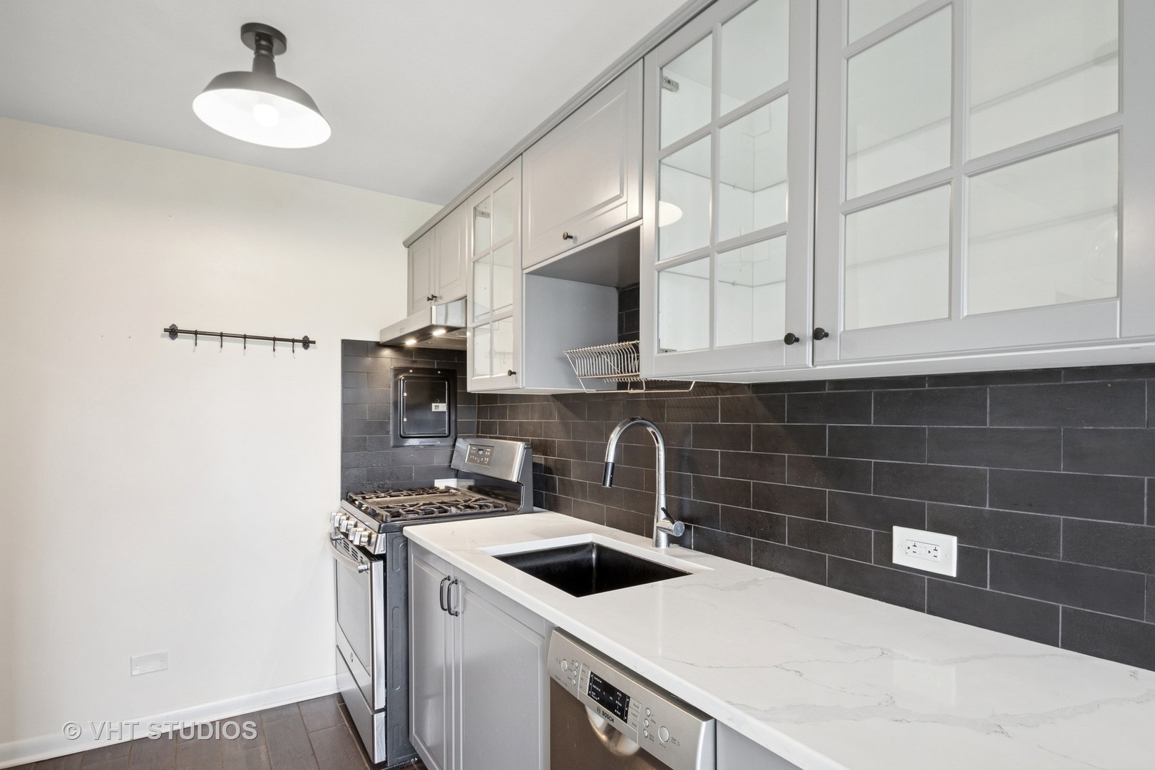 4880 N Marine Drive Unit: 810