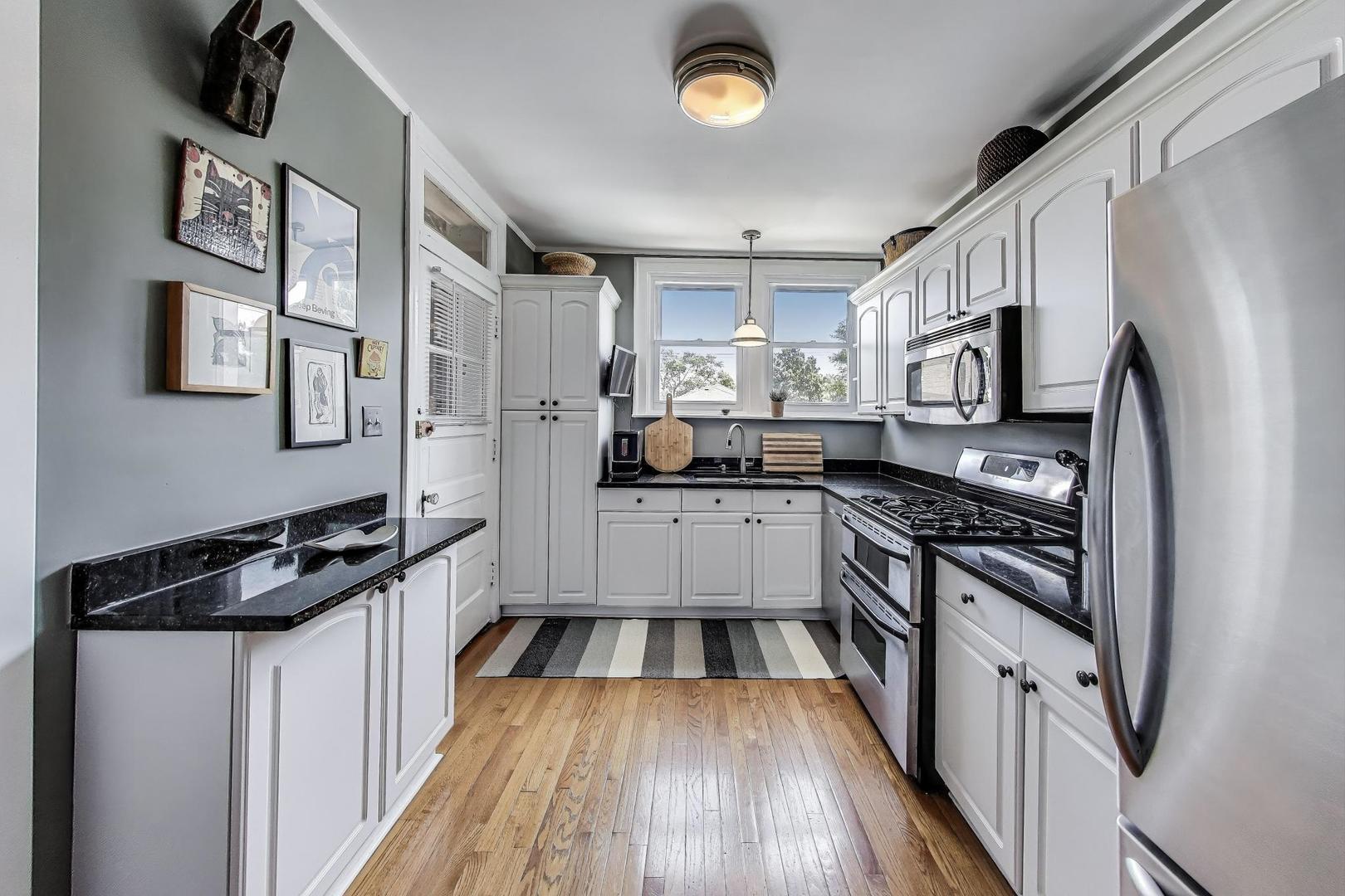 7519 N CLAREMONT Avenue Unit: 2S