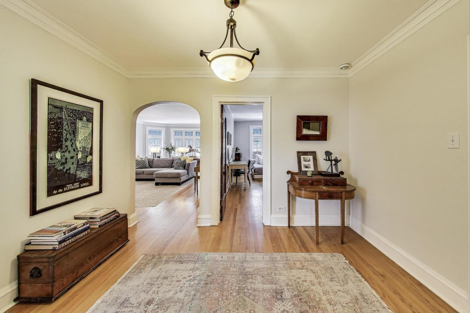 7519 N CLAREMONT Avenue Unit: 2S