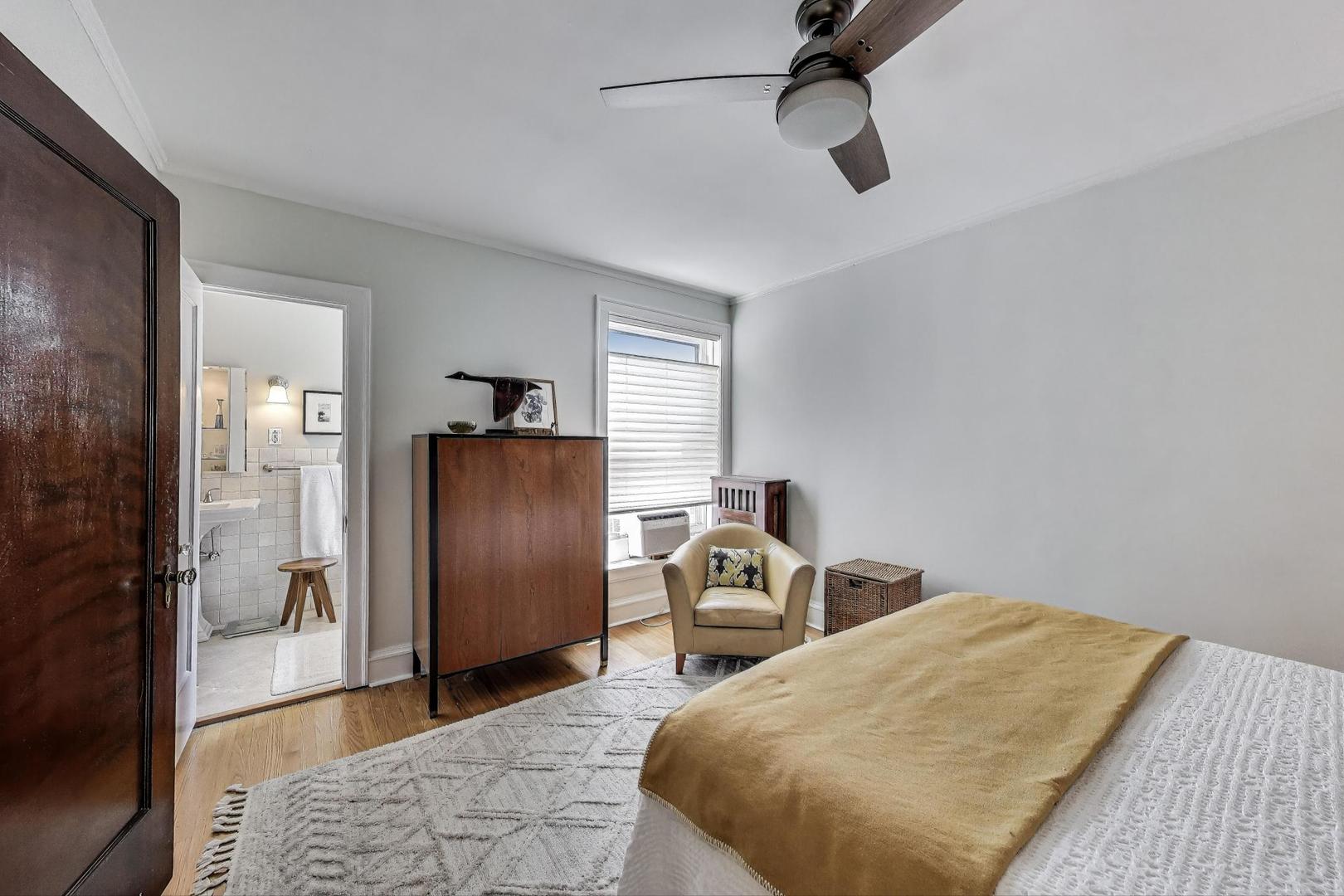 7519 N CLAREMONT Avenue Unit: 2S