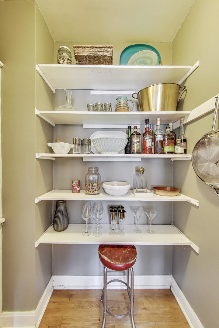 7519 N CLAREMONT Avenue Unit: 2S